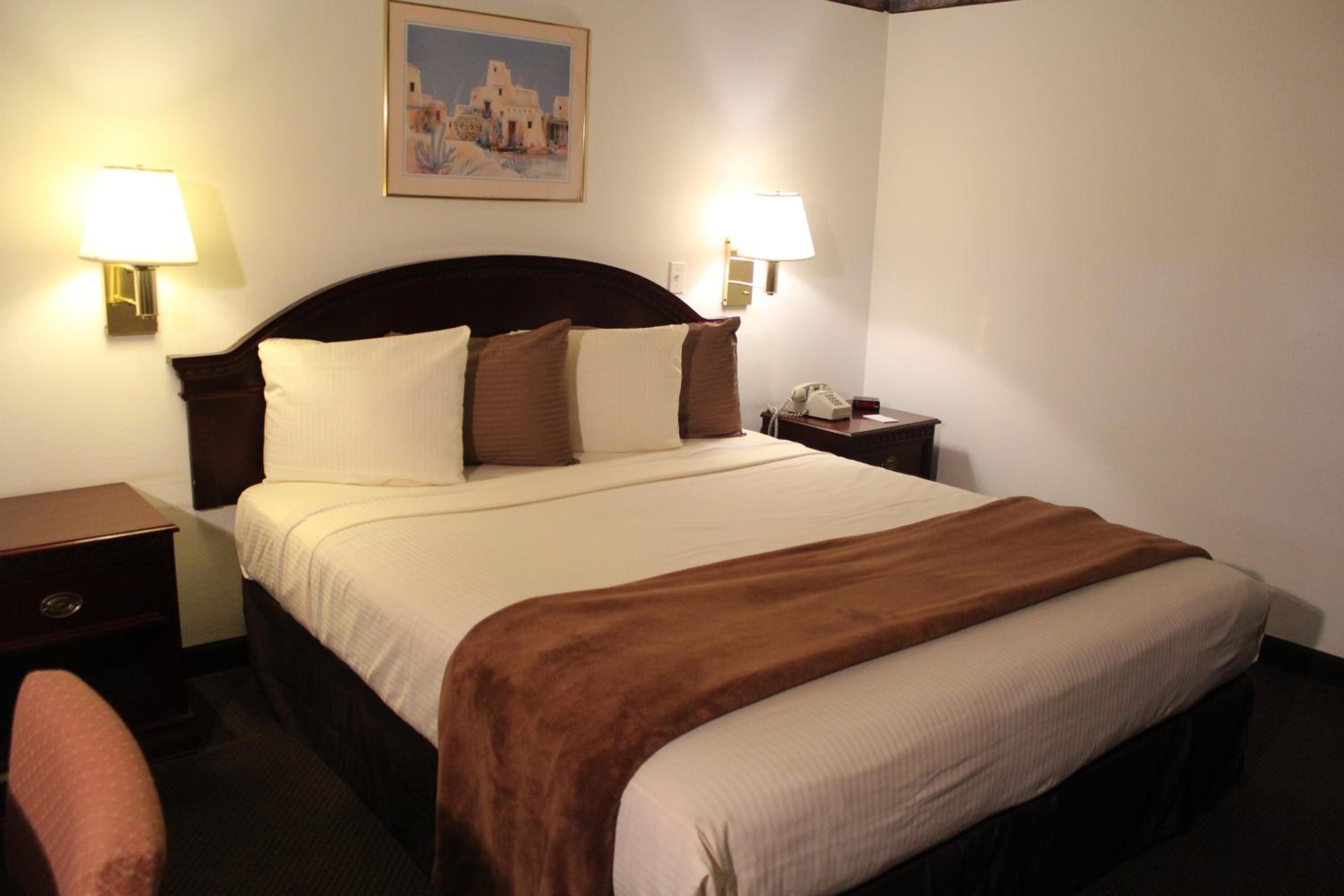 Deluxe Family Suite - Photo 2