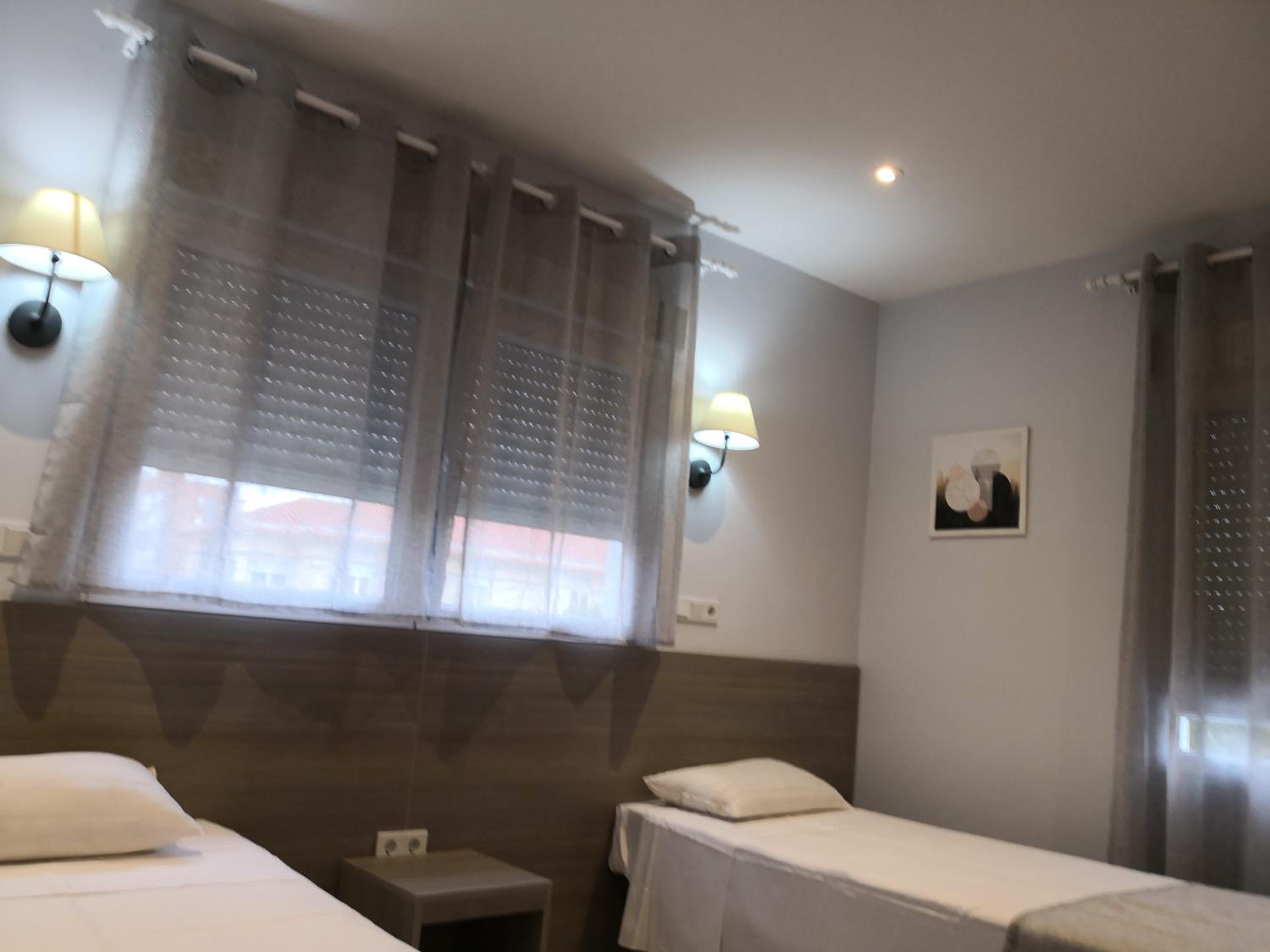 Twin Room - Photo 1