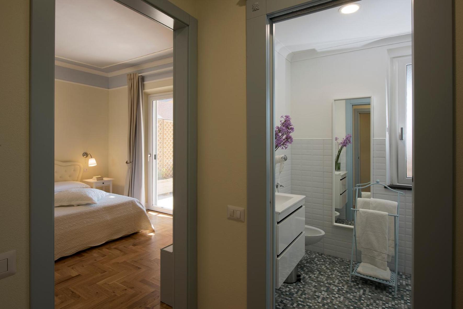 Deluxe Double Room with Balcony photo 1