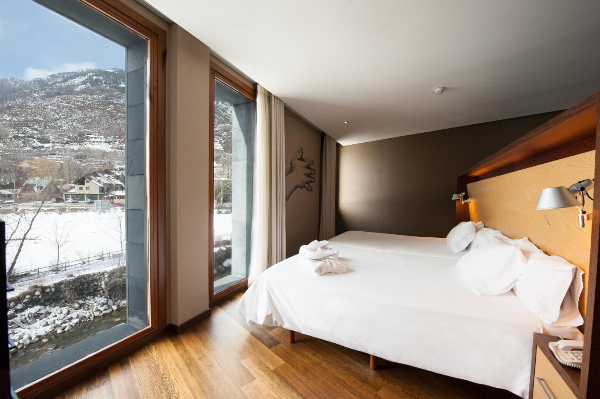 Junior Suite with Fireplace - Photo 13