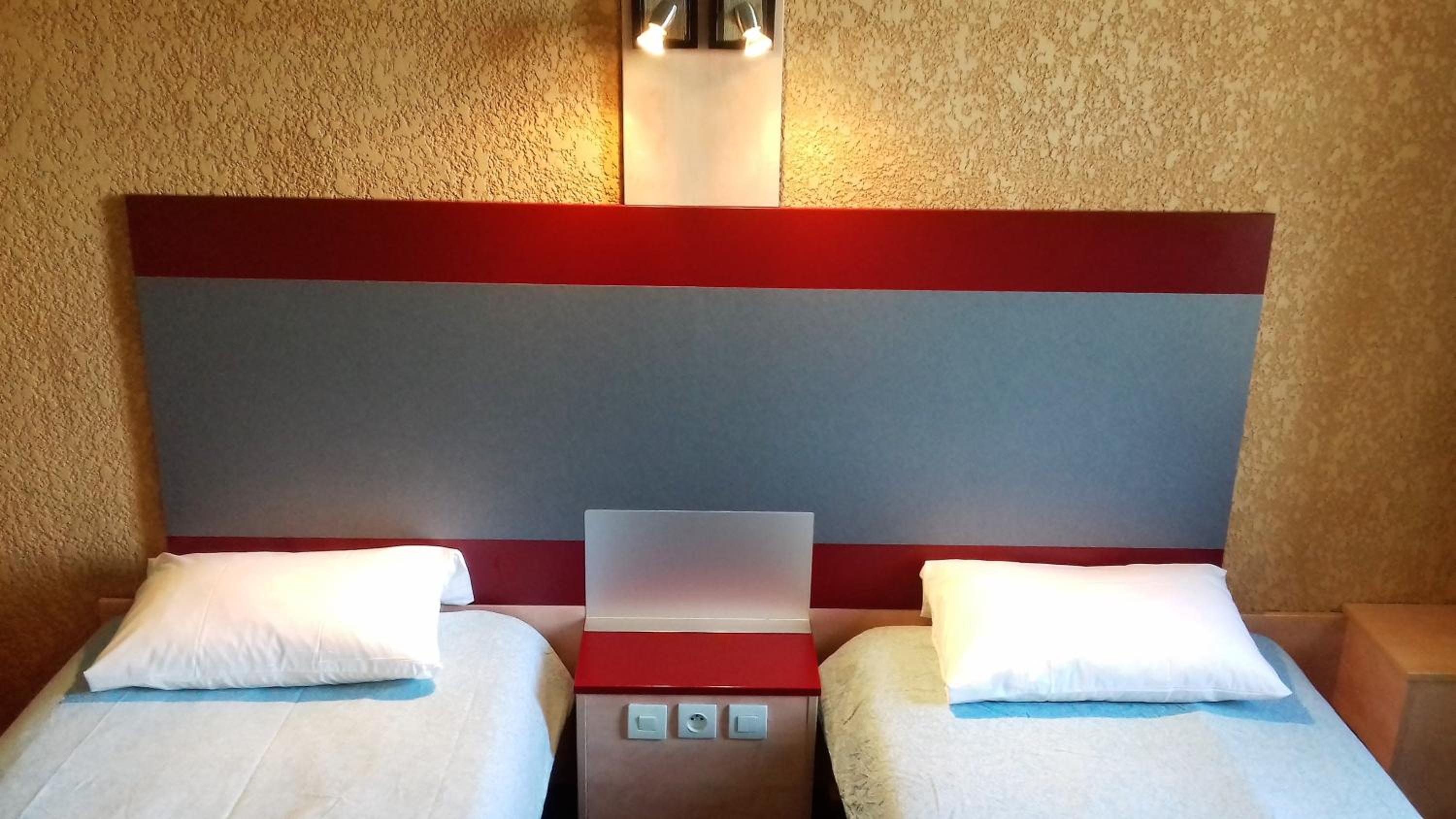 Twin Room - Photo 3