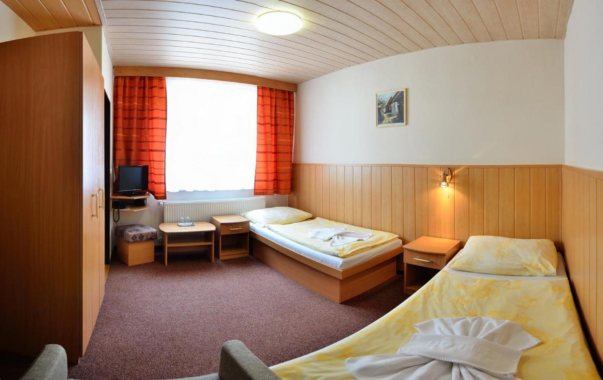 Double or Twin Room photo 2