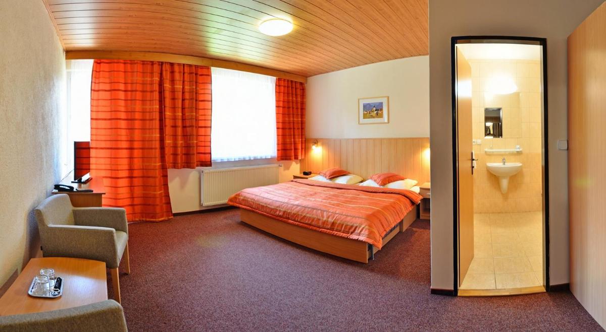 Double Room with Extra Bed photo 1