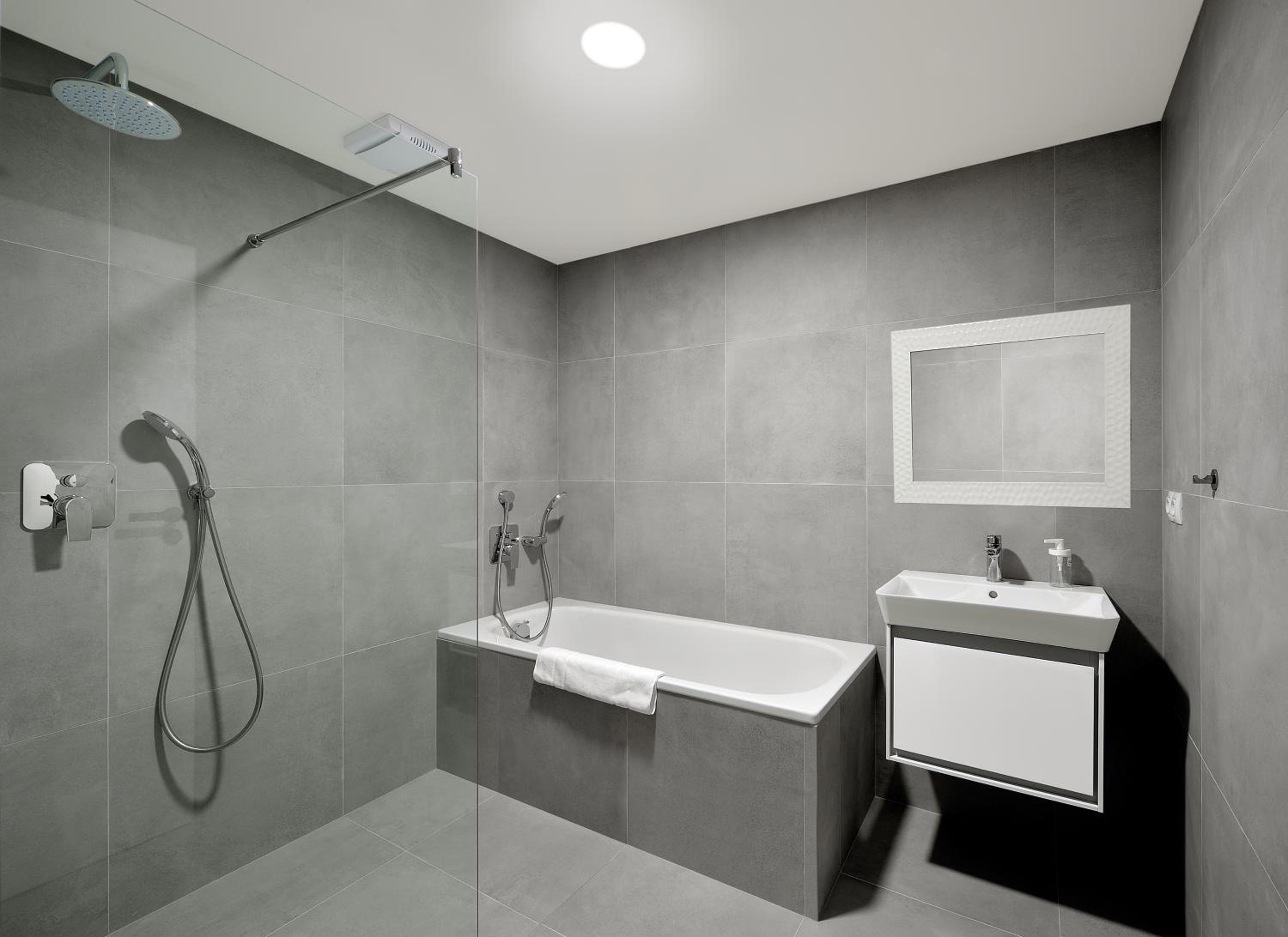 Three-Bedroom Apartment - Photo 6
