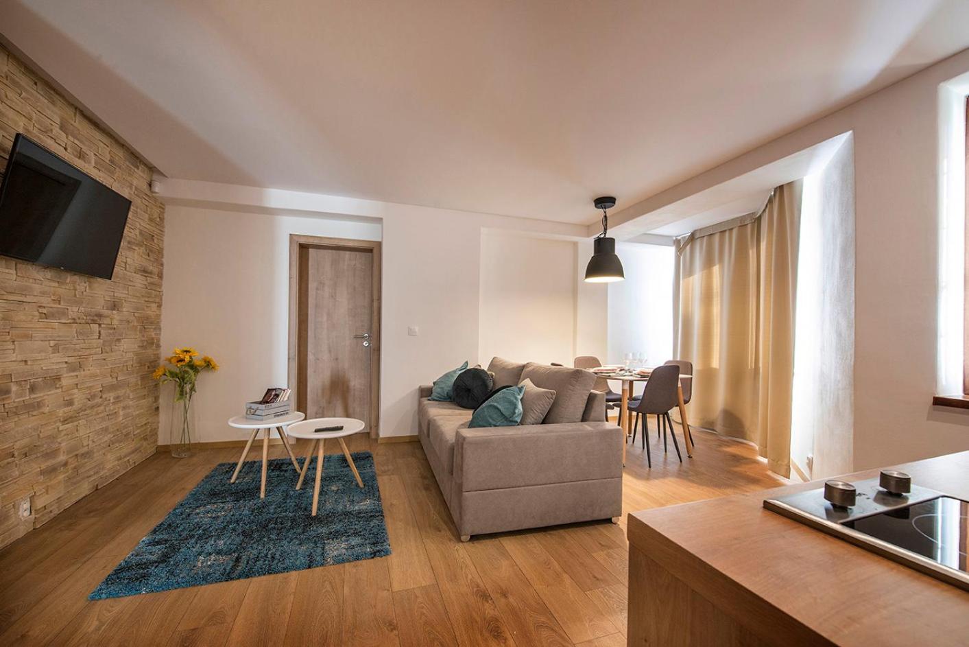 Deluxe Apartment