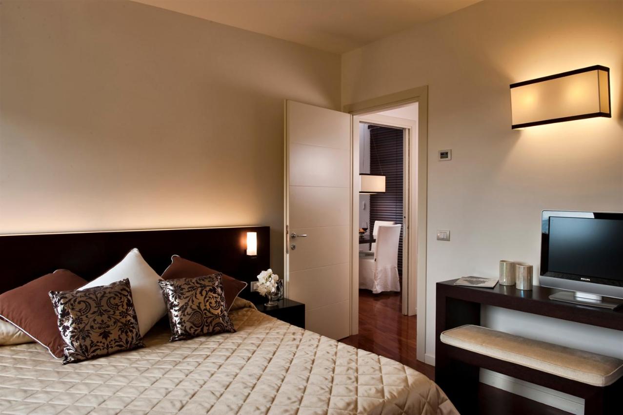 Panoramic Suite with Balcony photo 3