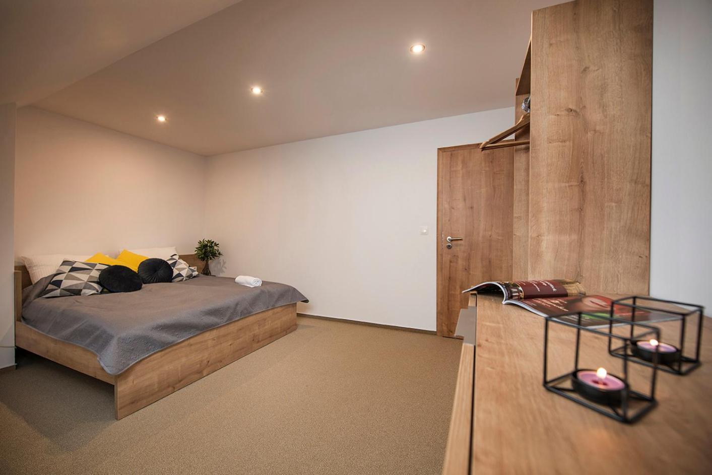Deluxe Apartment photo 2