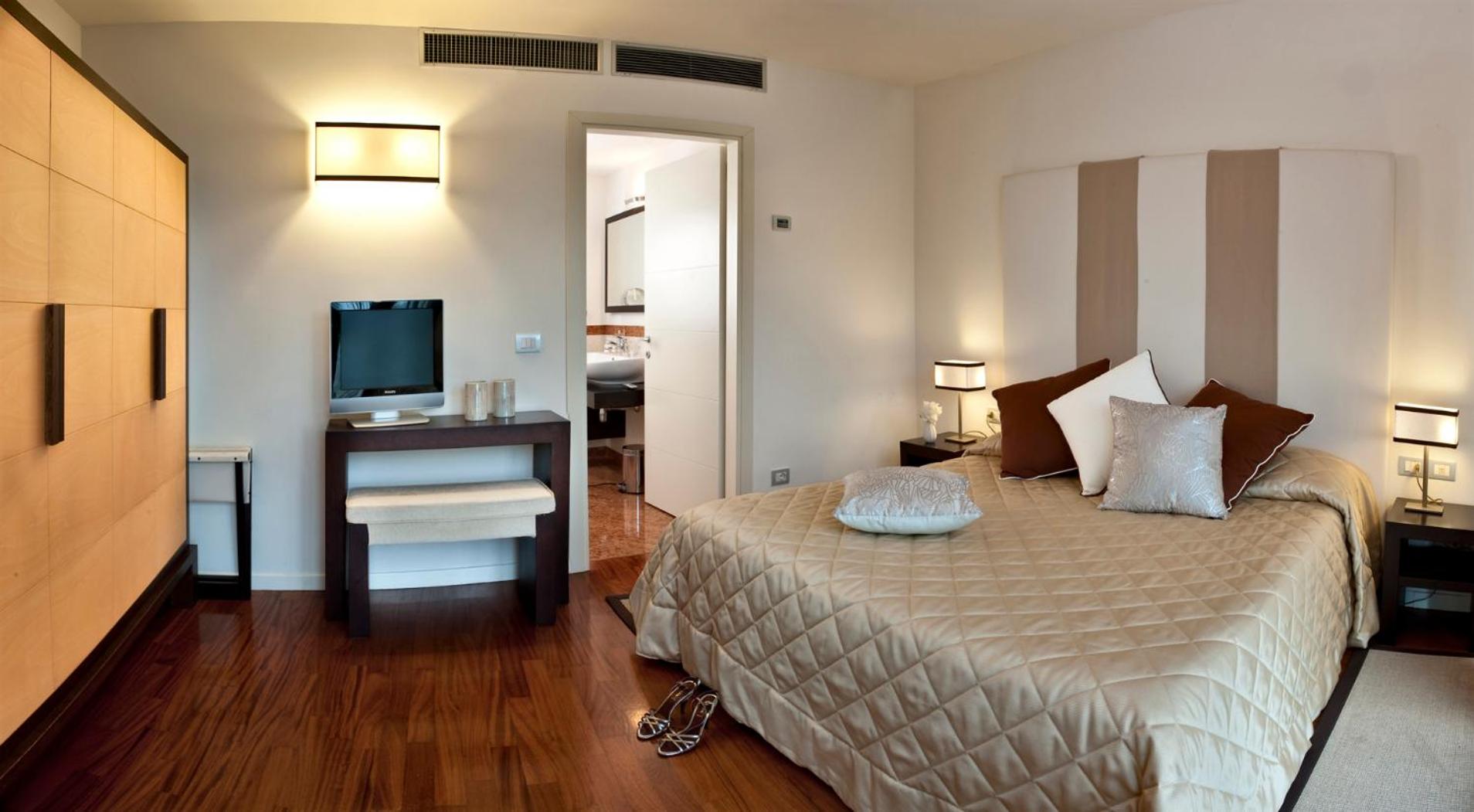 Deluxe Suite photo 2