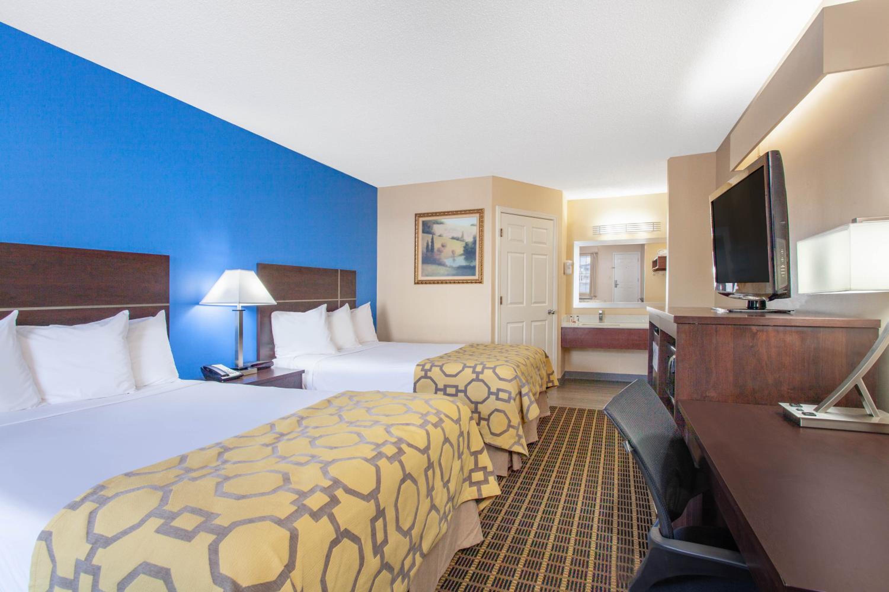 Standard Room with Two Double Beds - Mobility Access/Non Smoking - Photo 1