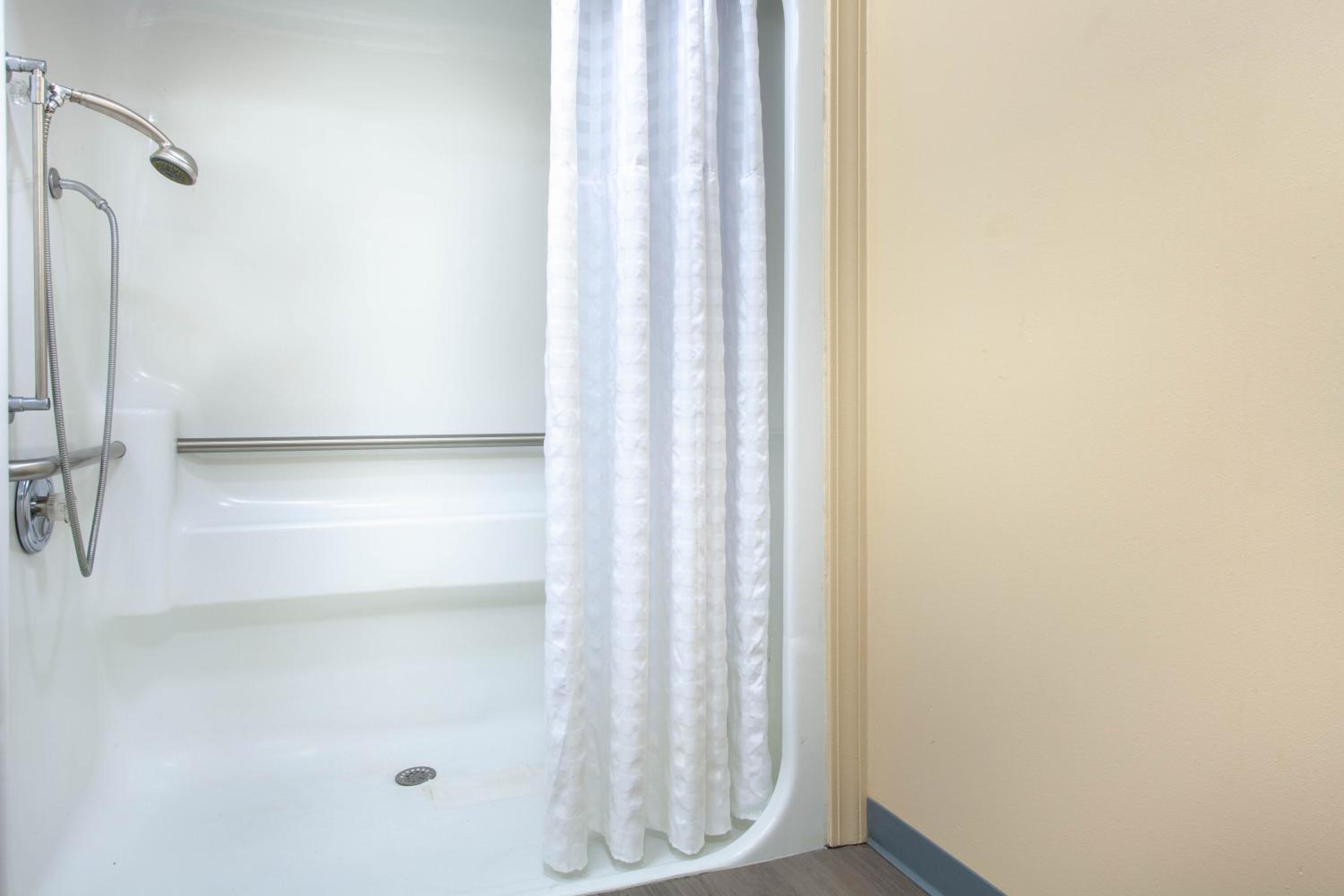 King Room - Disability Access - Photo 3