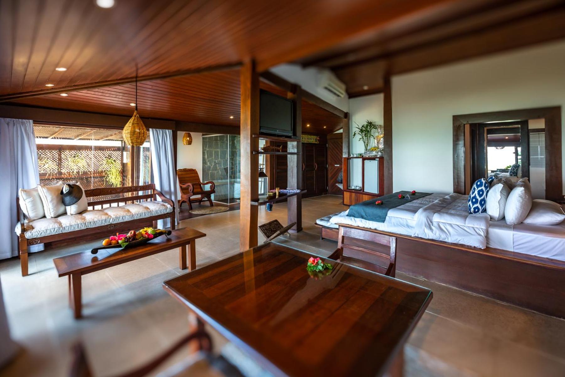 Master Double Suite with Sea View and Spa Bath