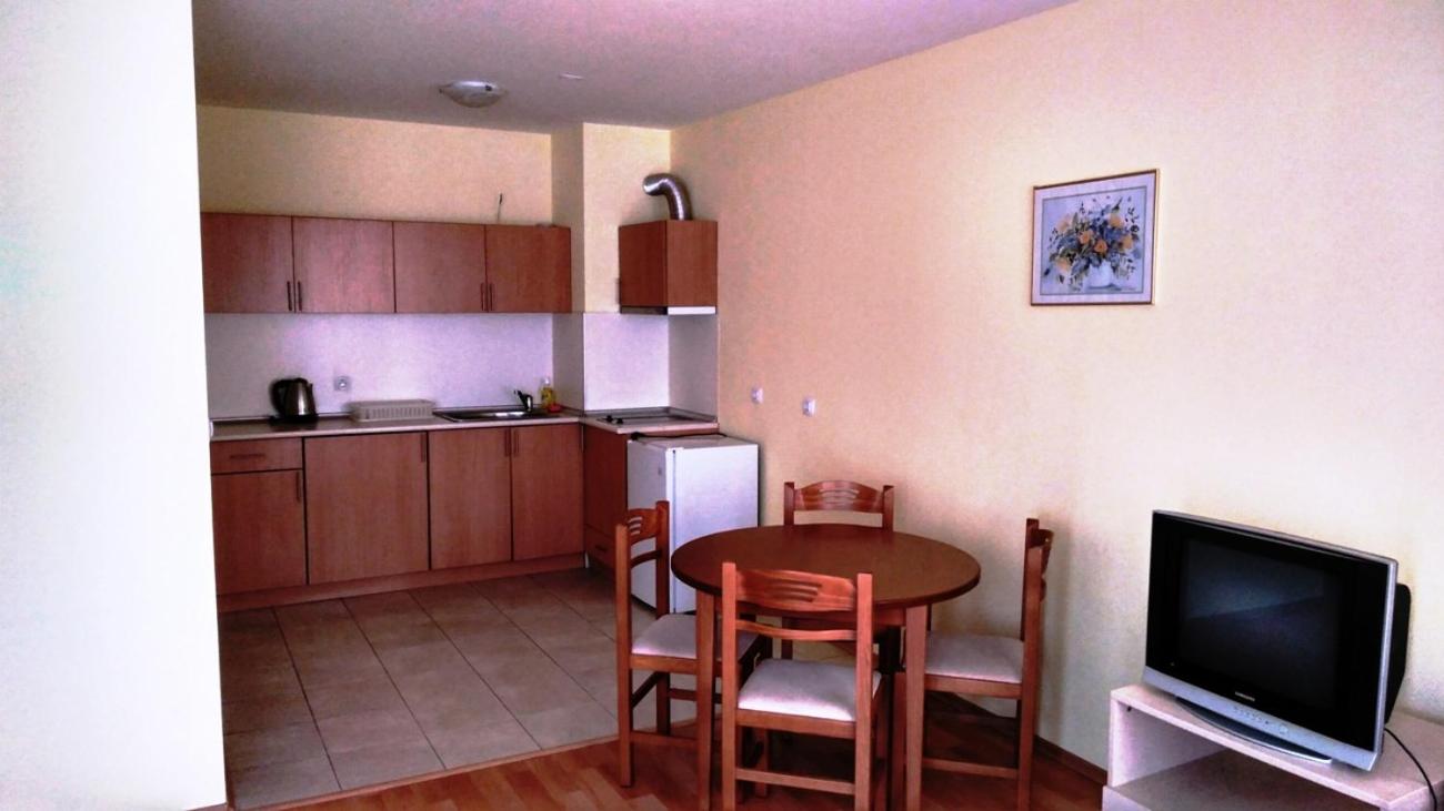 Two-Bedroom Apartment with Balcony photo 3