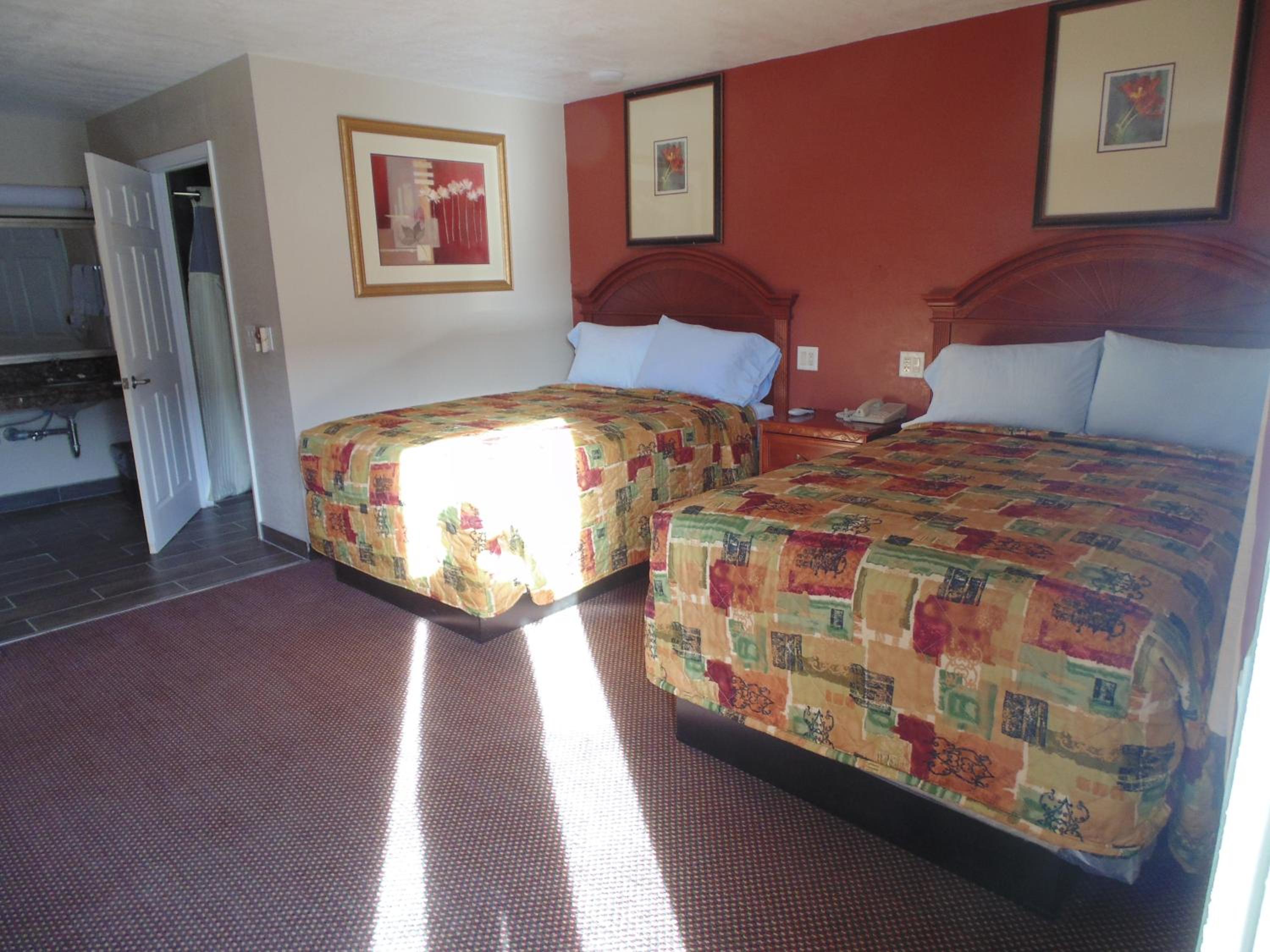 Queen Room with Two Queen Beds - Disability Access photo 1
