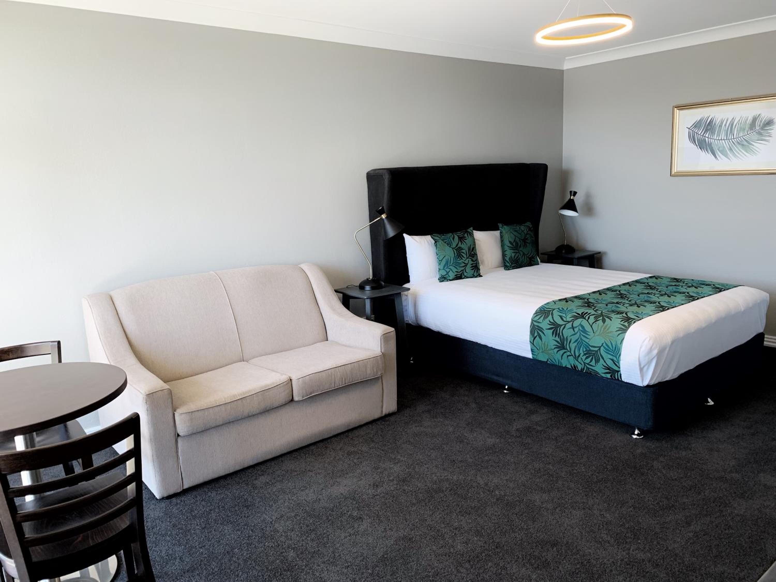 Deluxe King Room - Photo 1