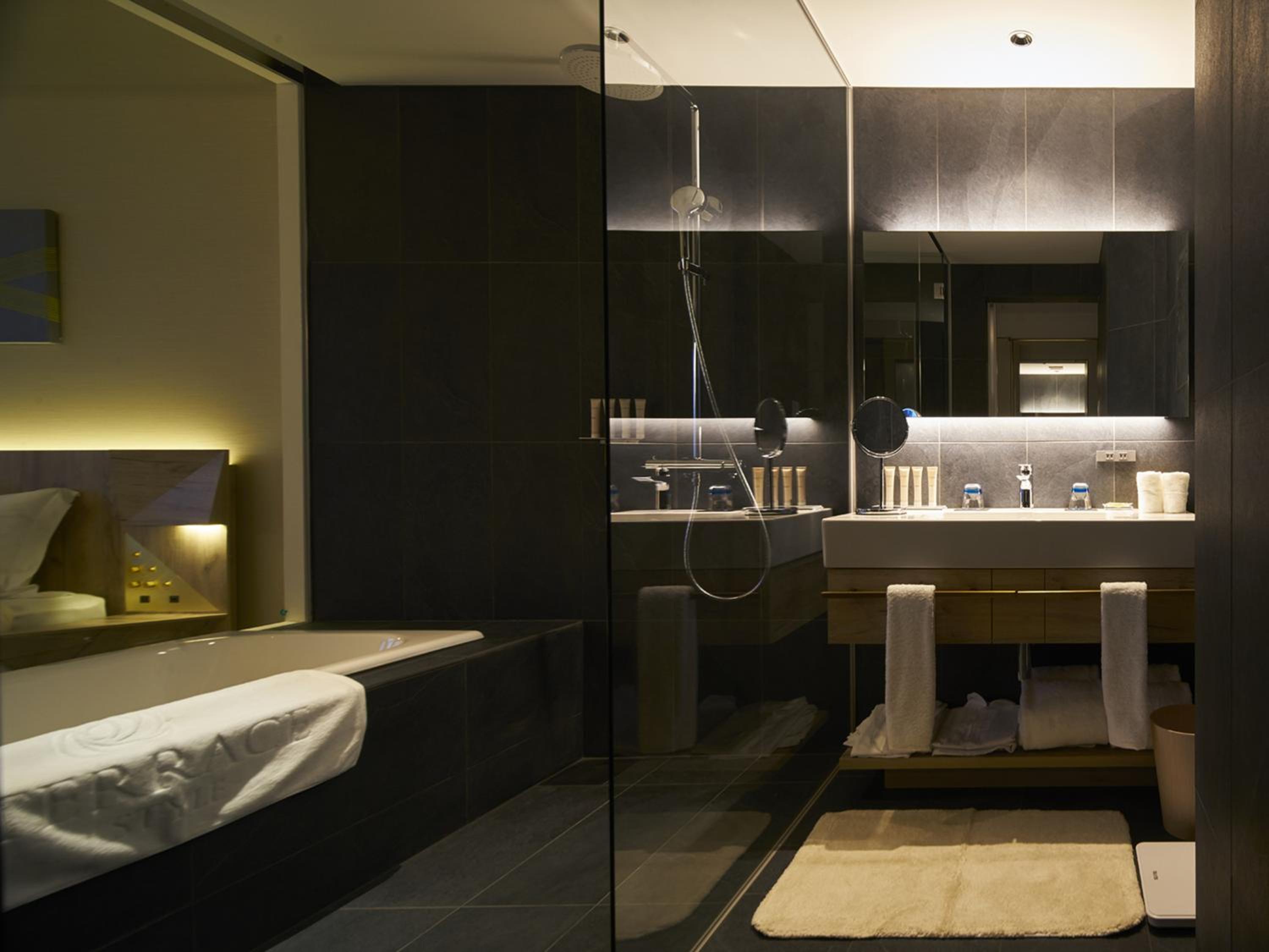 Deluxe Twin with Terrace and Private Outdoor Jacuzzi(Club Lounge Access Included) - Photo 15