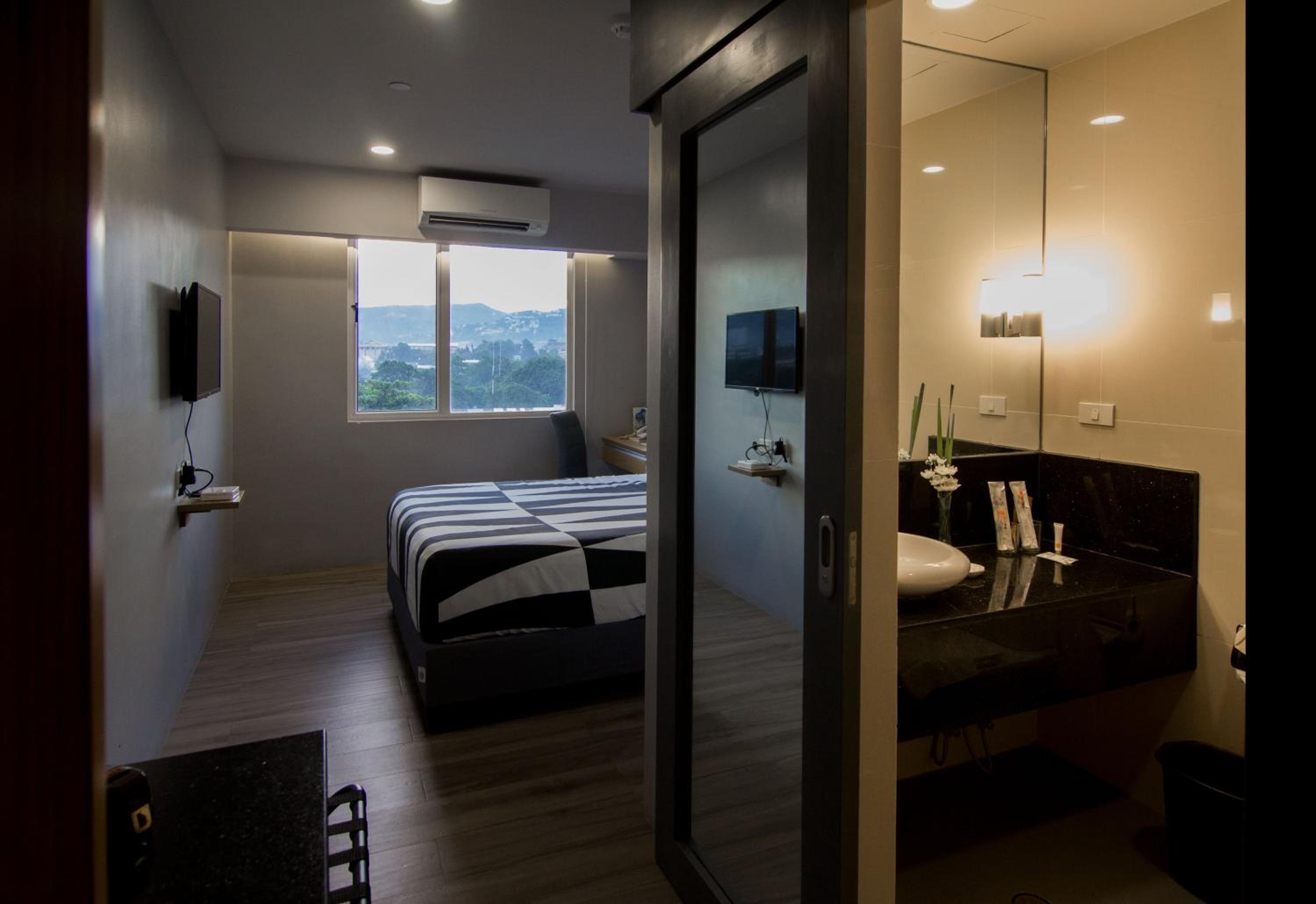 Luxe Room photo 2