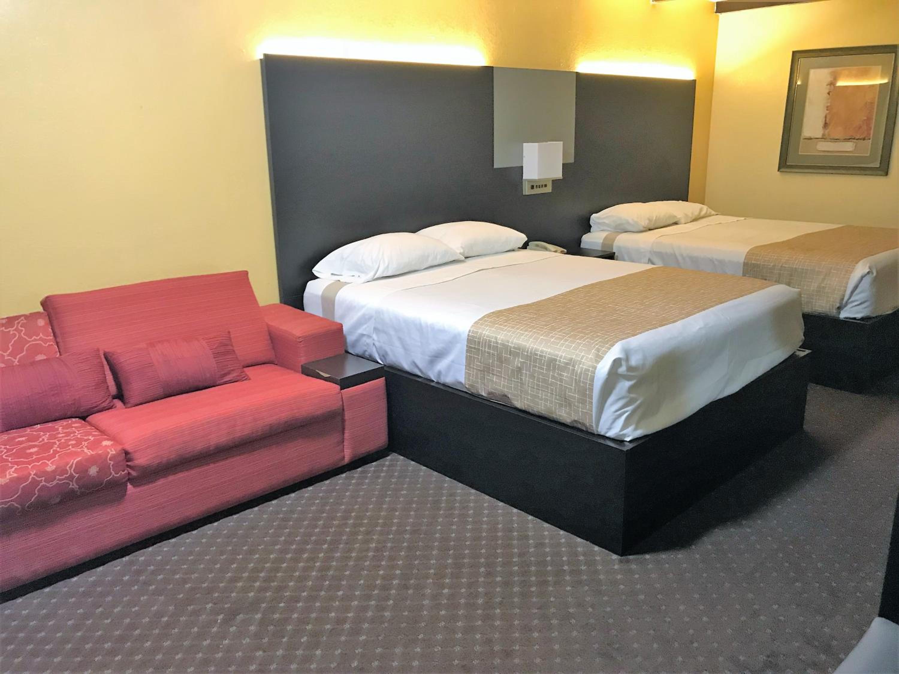 Queen Studio with Two Queen Beds- Non-Smoking - Photo 9