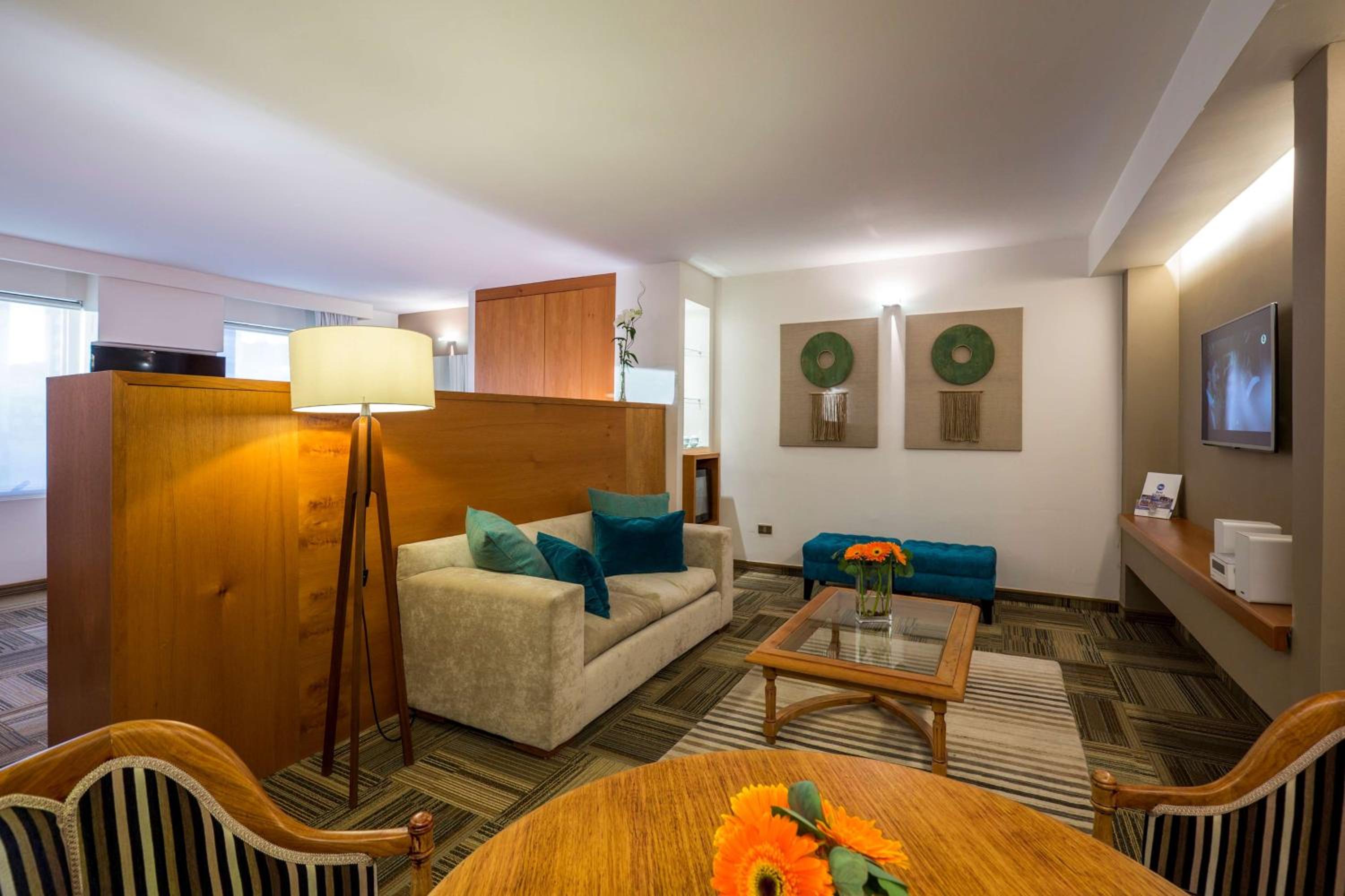 One-Bedroom Junior King Suite - Photo 2
