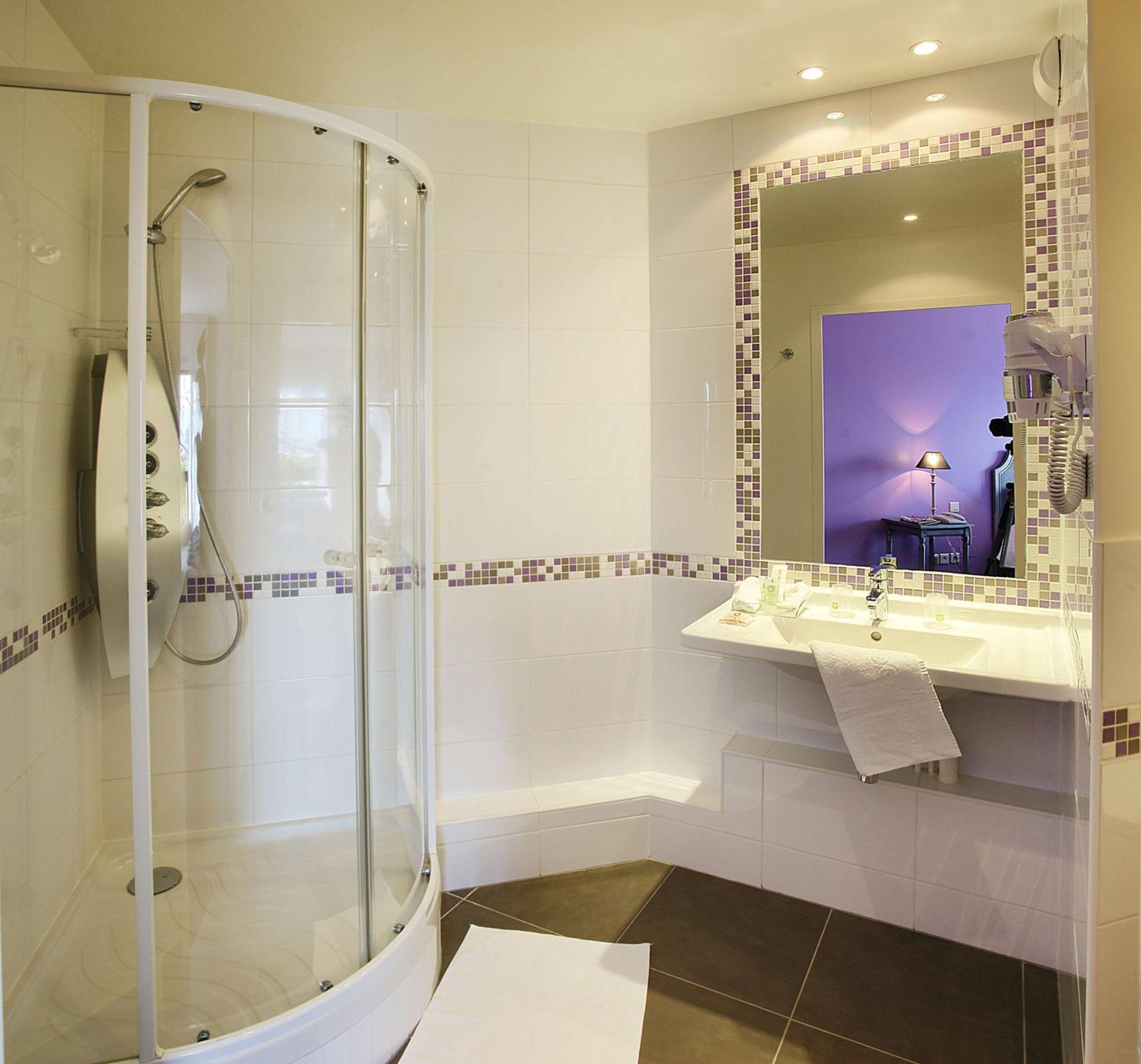 Comfort Queen Room - Photo 2