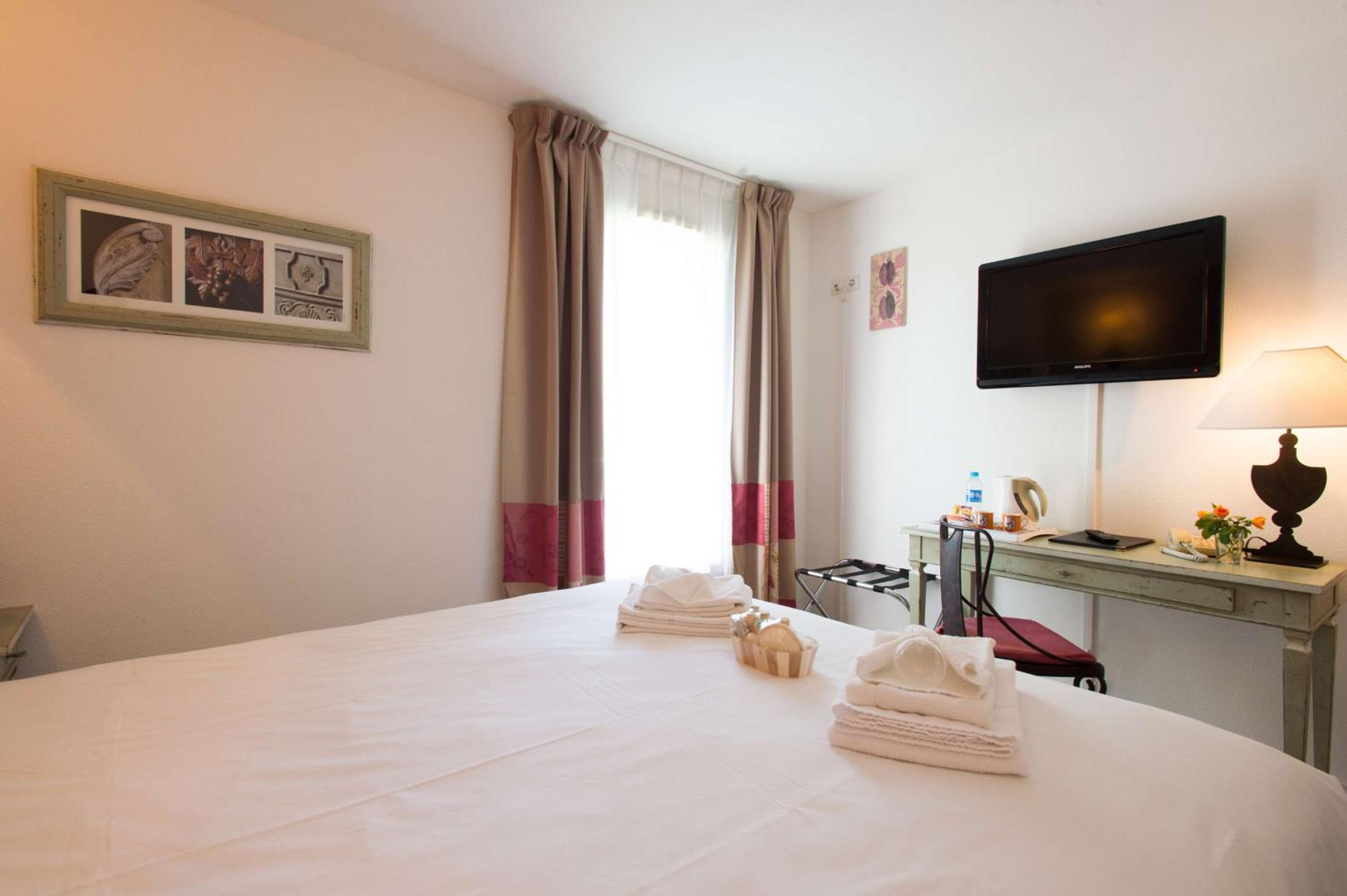 Standard Twin Room - Photo 7