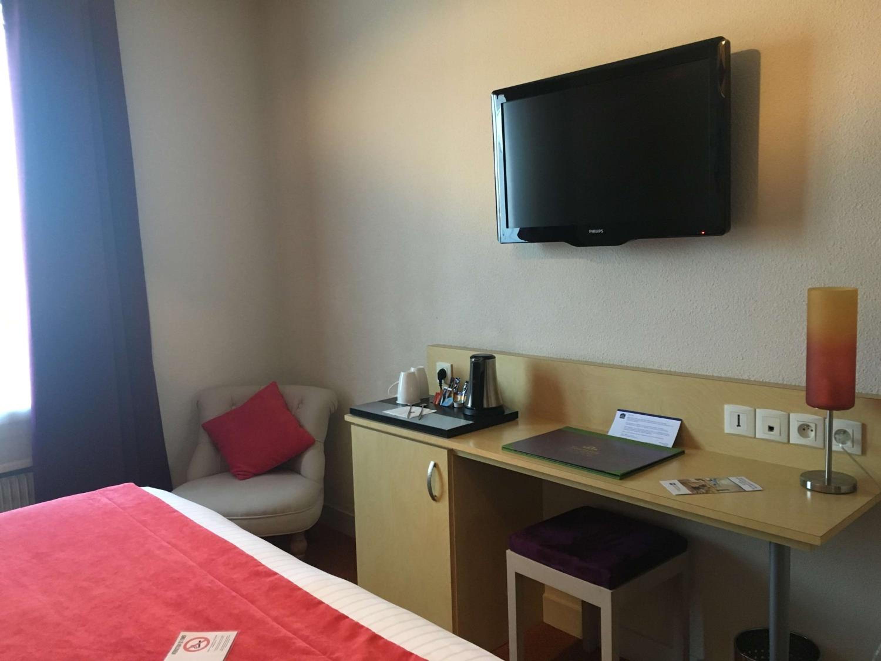 Superior King Room - Non-Smoking - Photo 13
