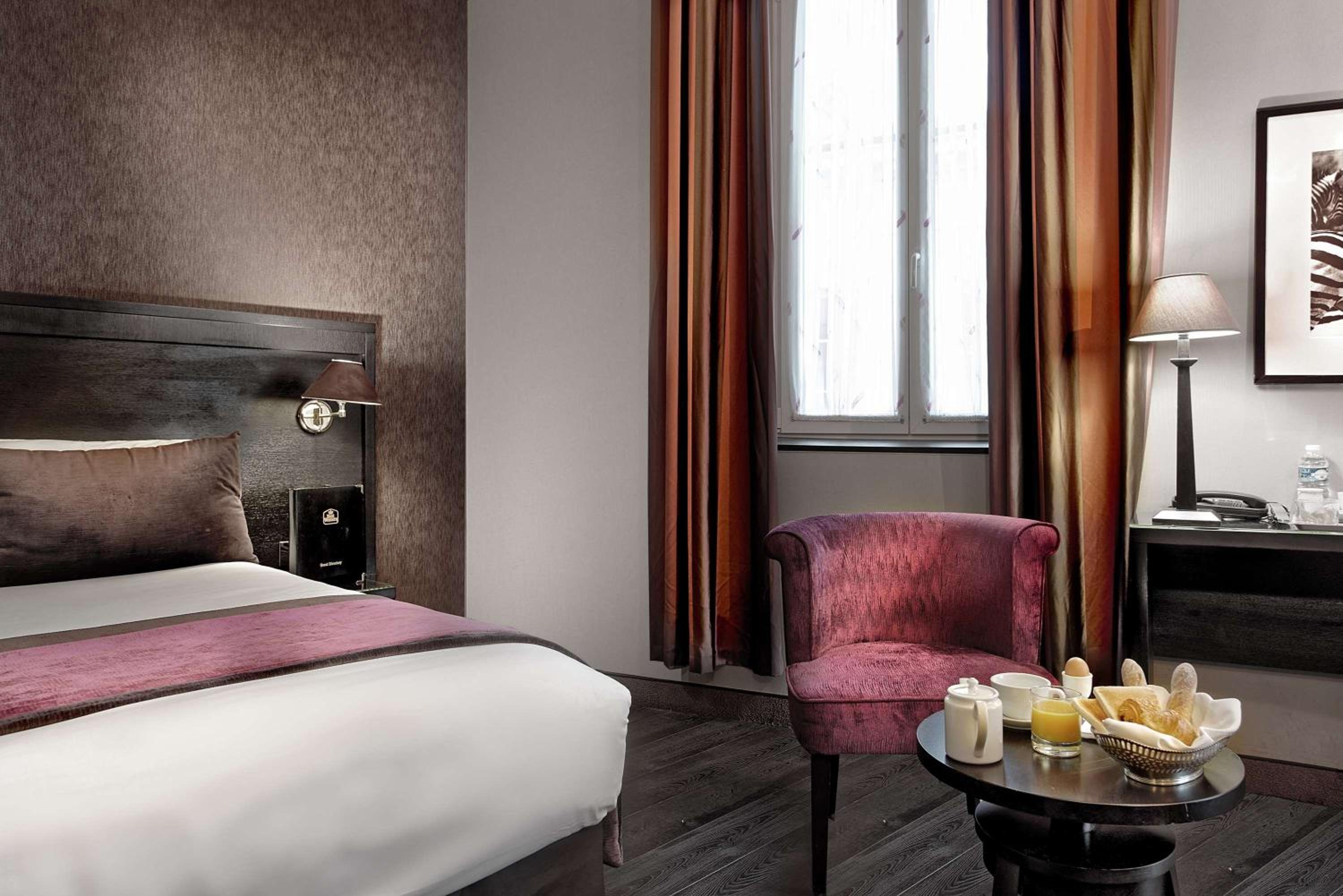 Junior Queen Suite - Photo 12