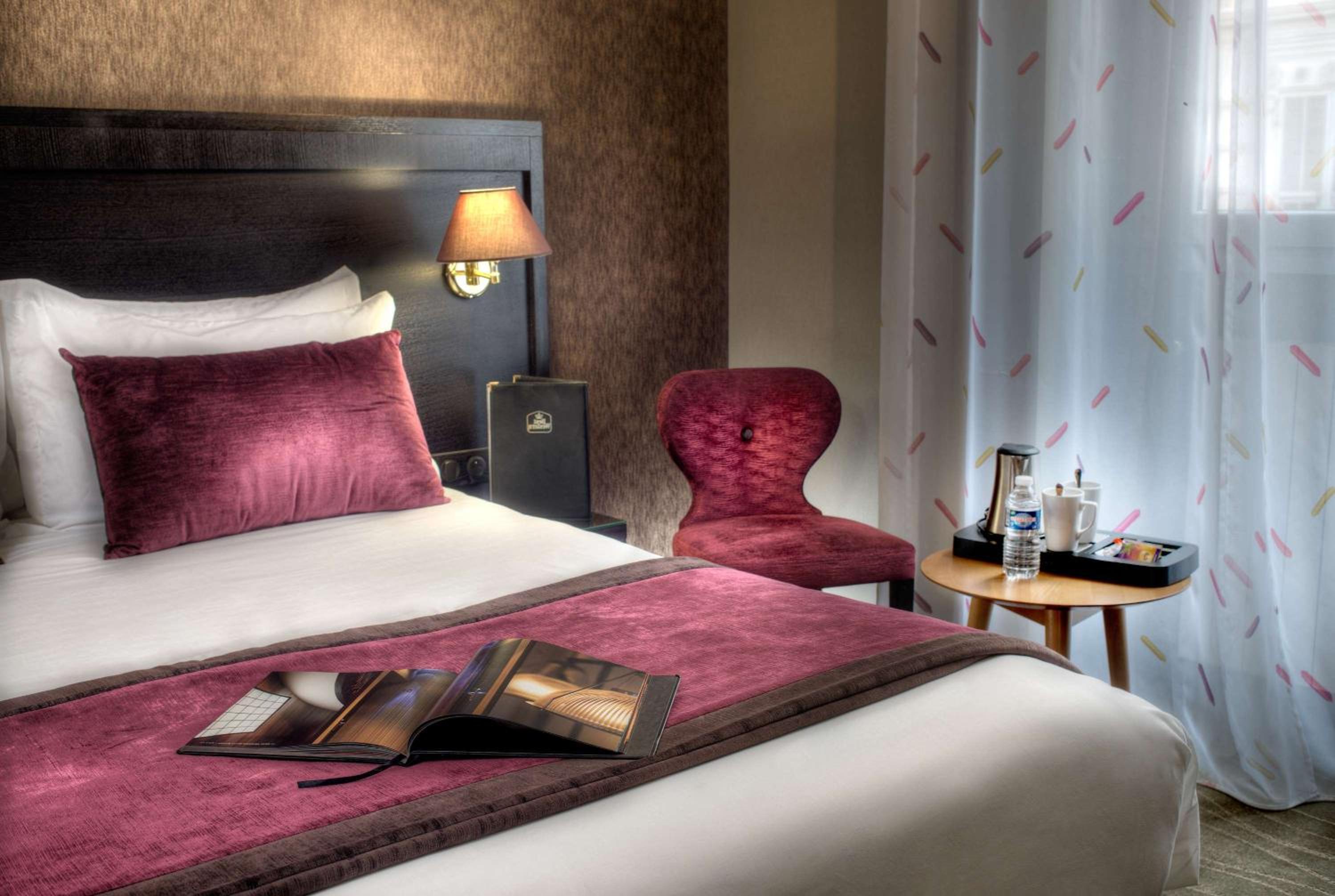 Deluxe Queen Room - Photo 20