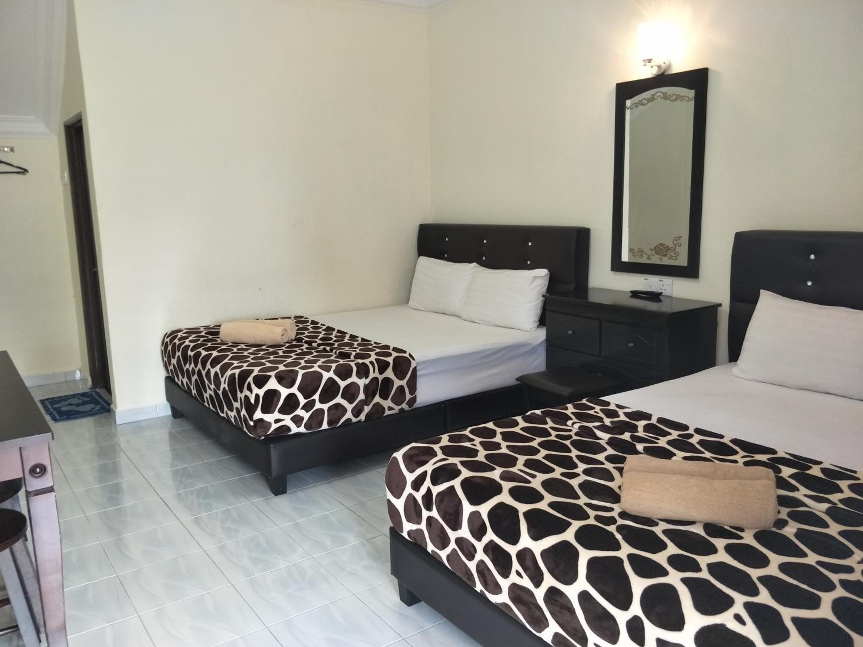 Quadruple Room - Photo 5