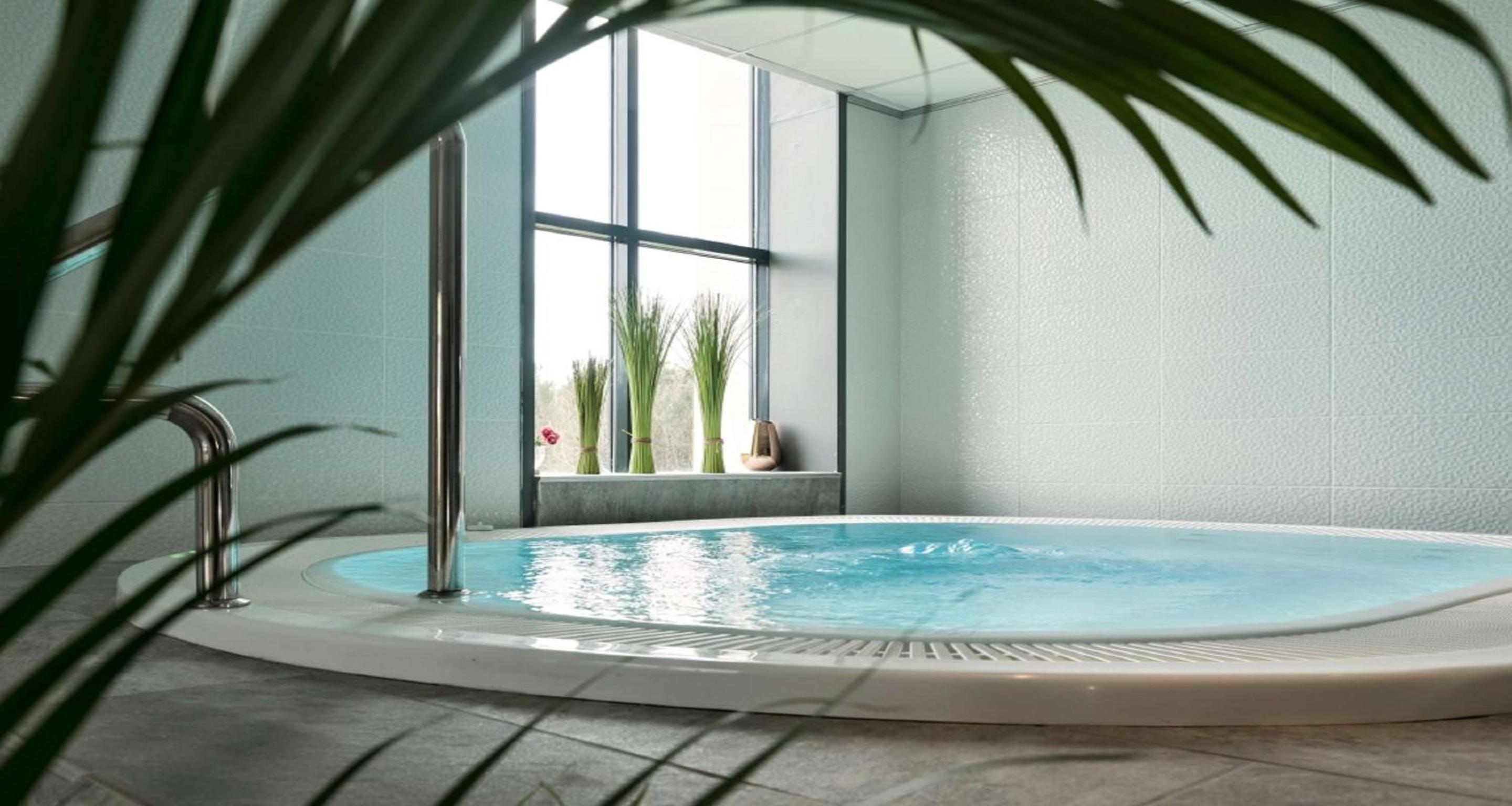 Double Room with Spa Access - Photo 7