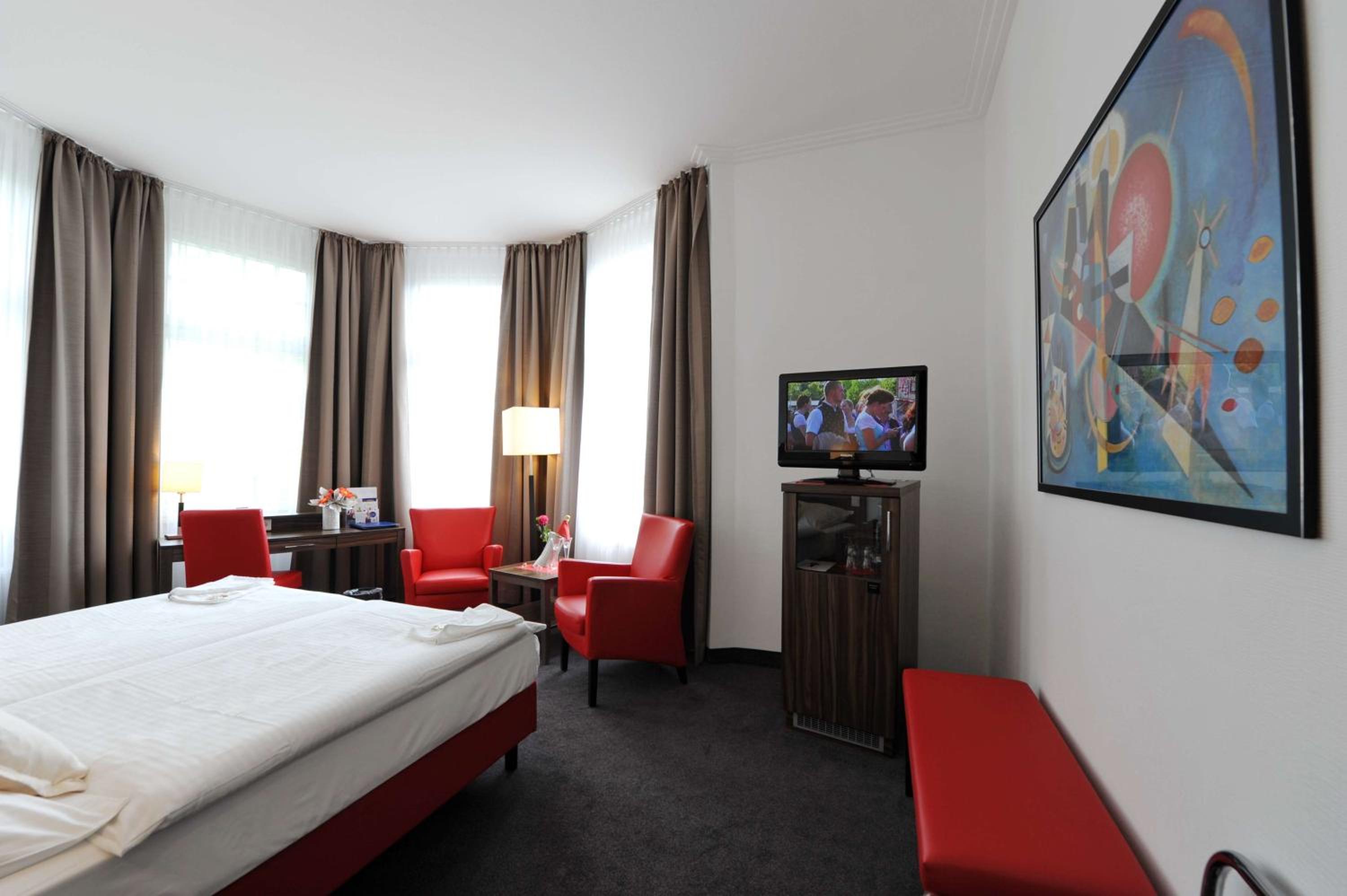 Deluxe King Room photo 2