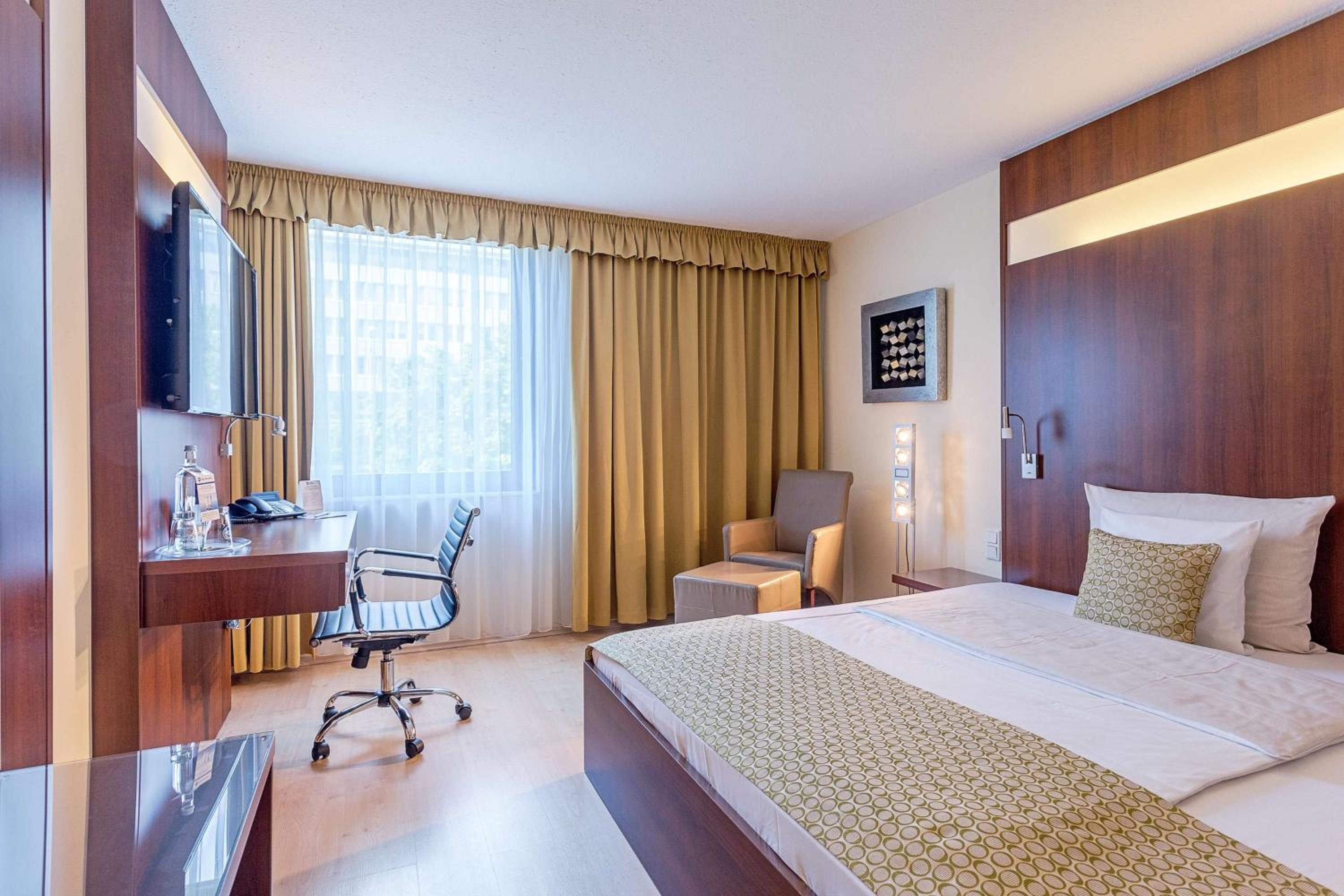 Executive King Room - Photo 11