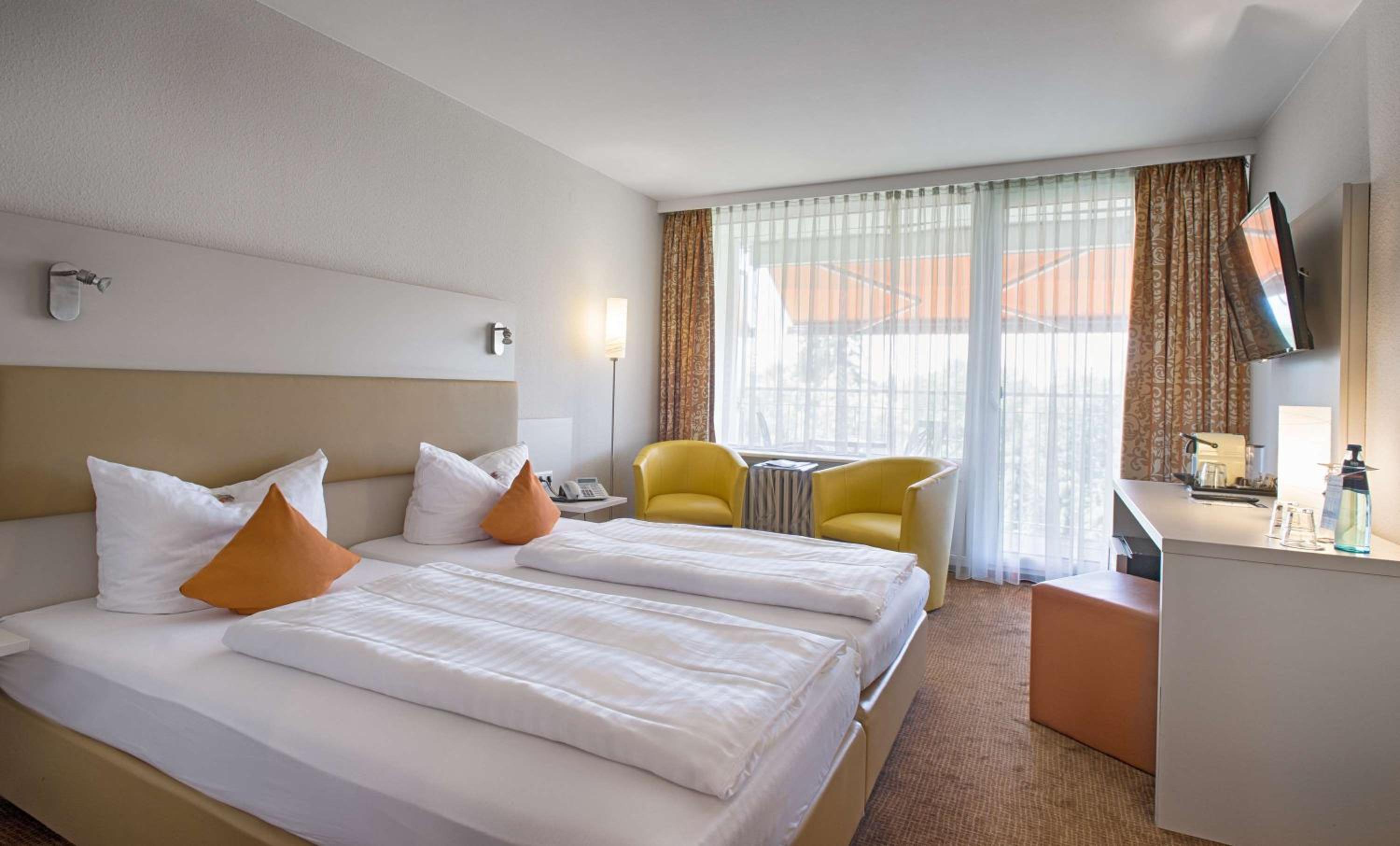 Standard Double Room with Balcony - Photo 3