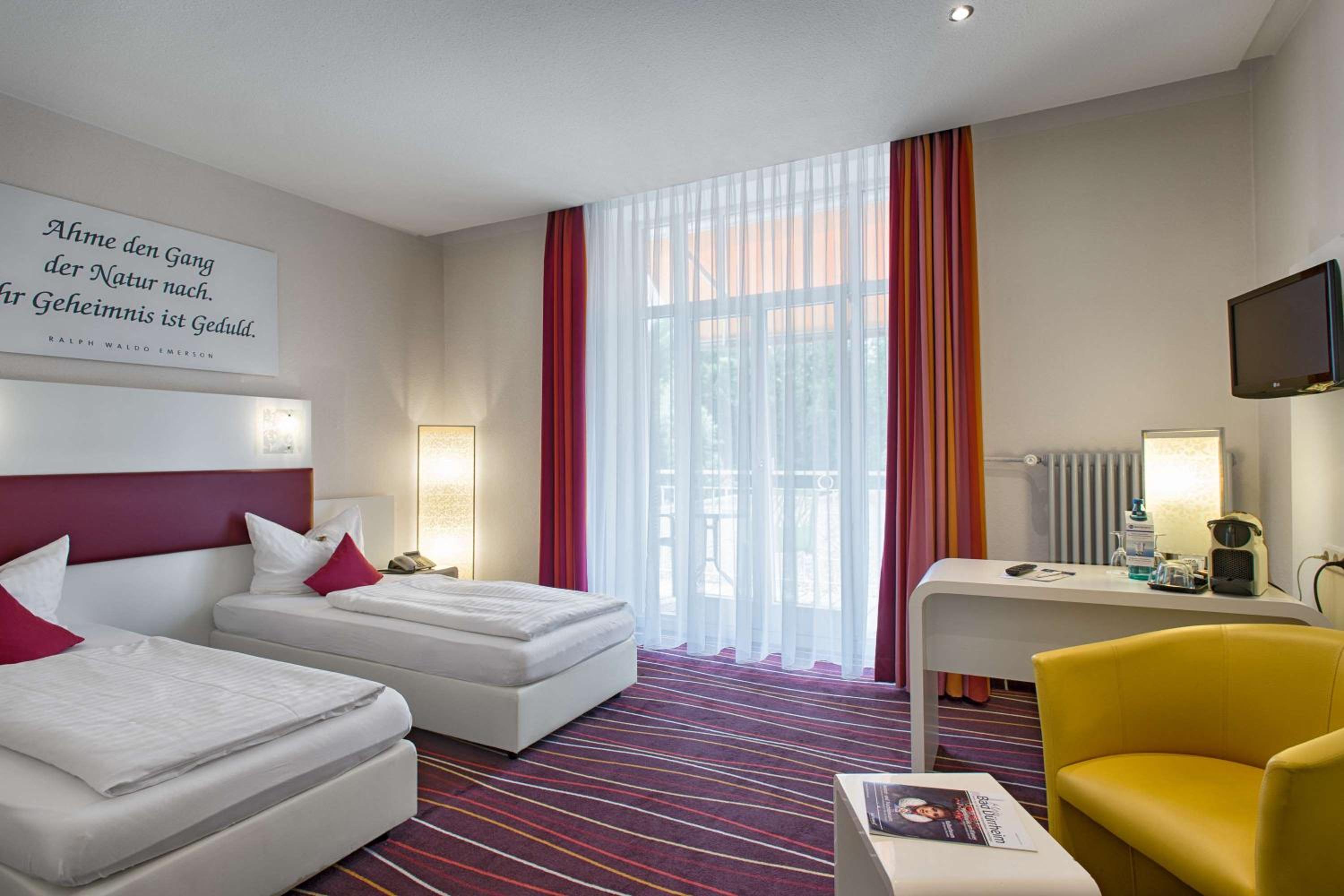 Standard Double Room with Balcony - Photo 4