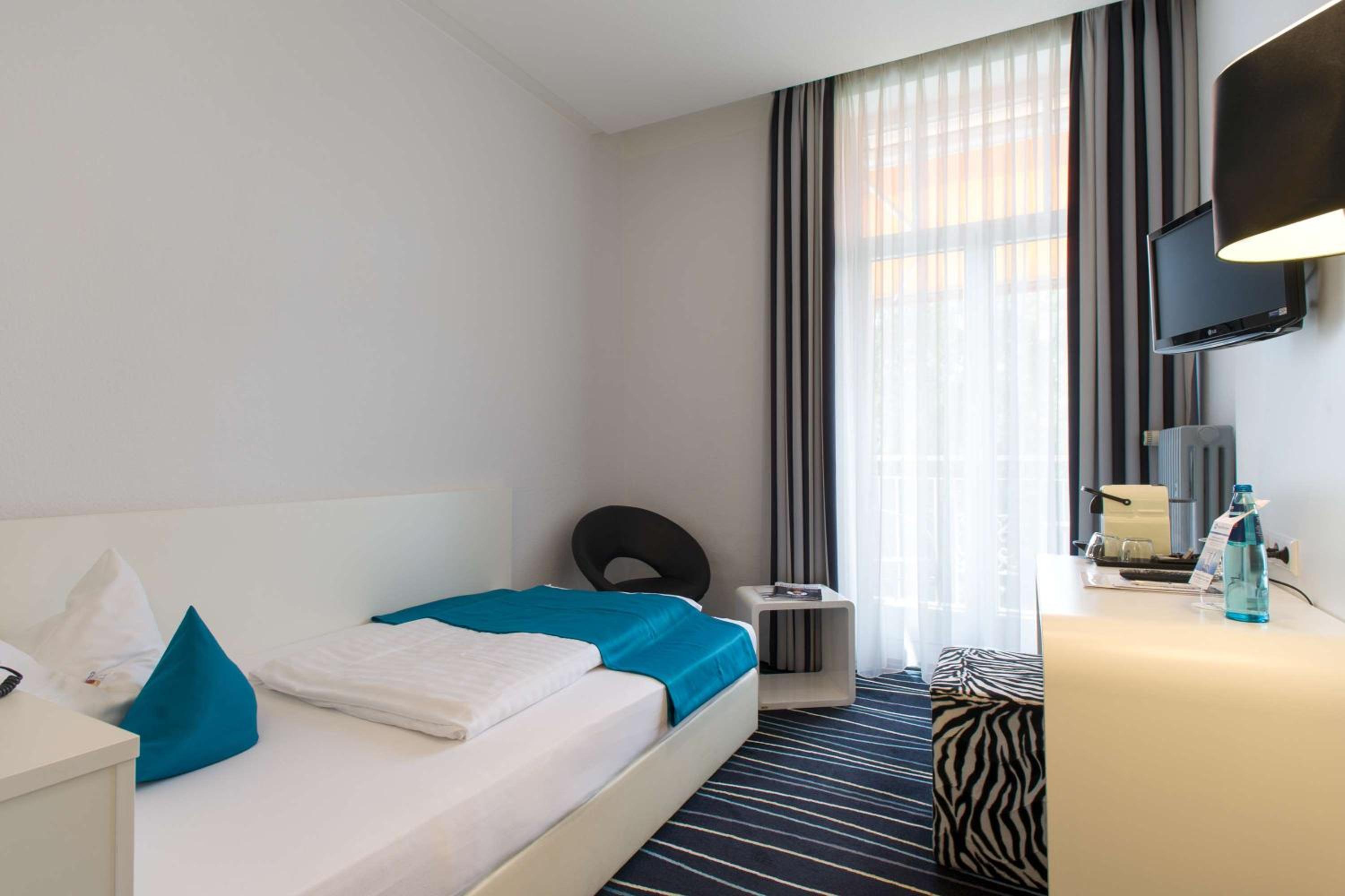Standard Single Room - Photo 3
