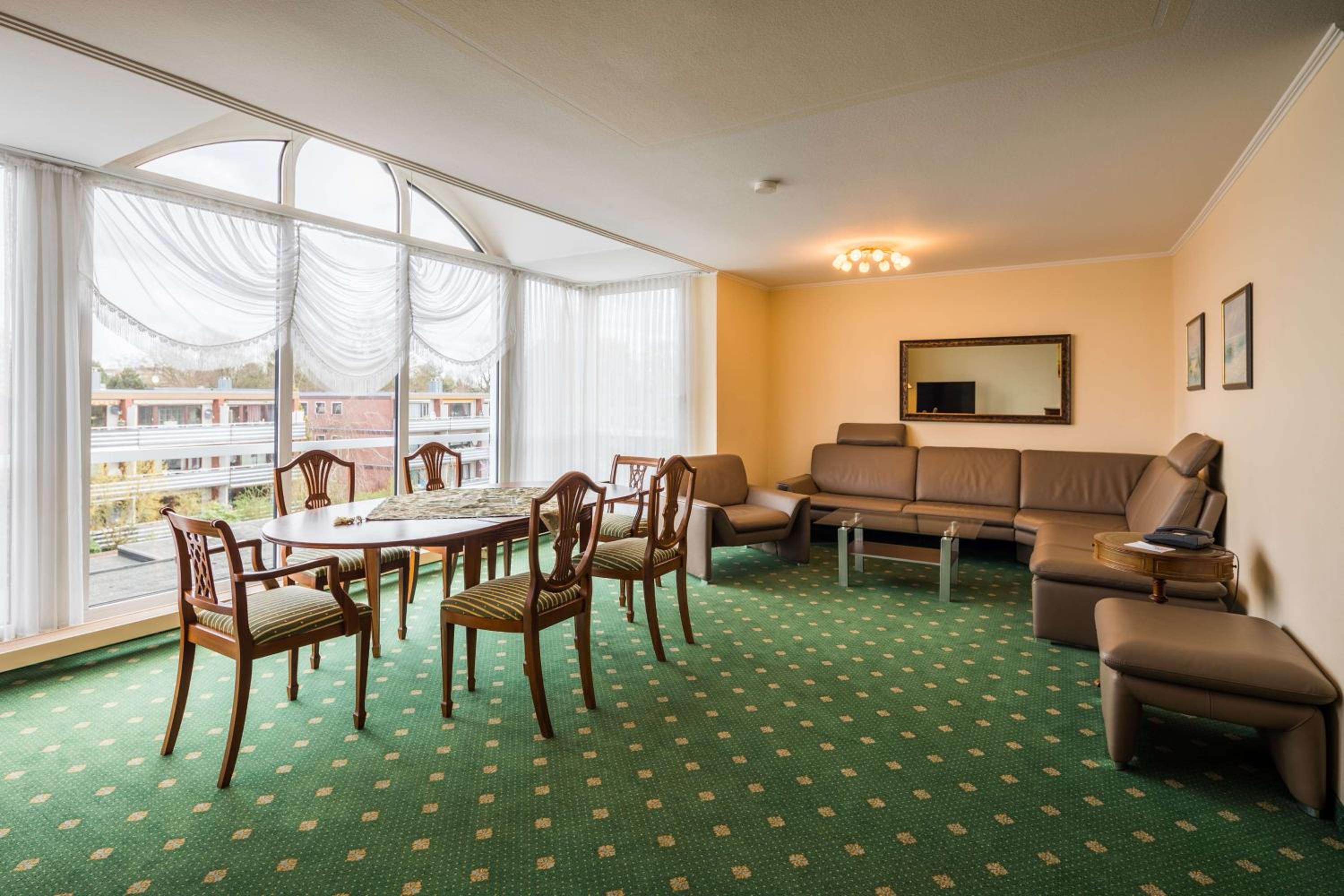 Suite with Double Bed - Photo 2