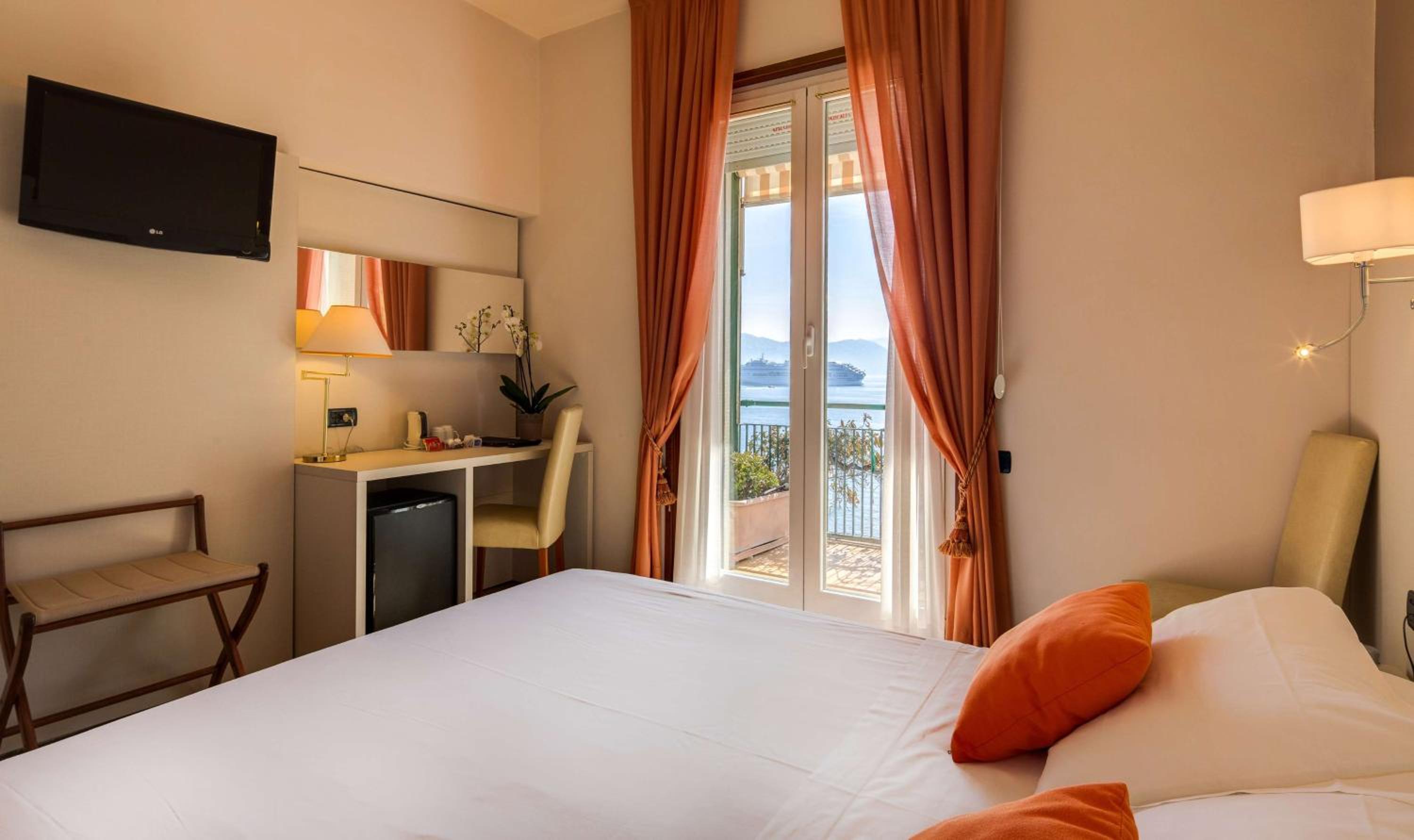 Queen Room with Terrace and Sea View  
