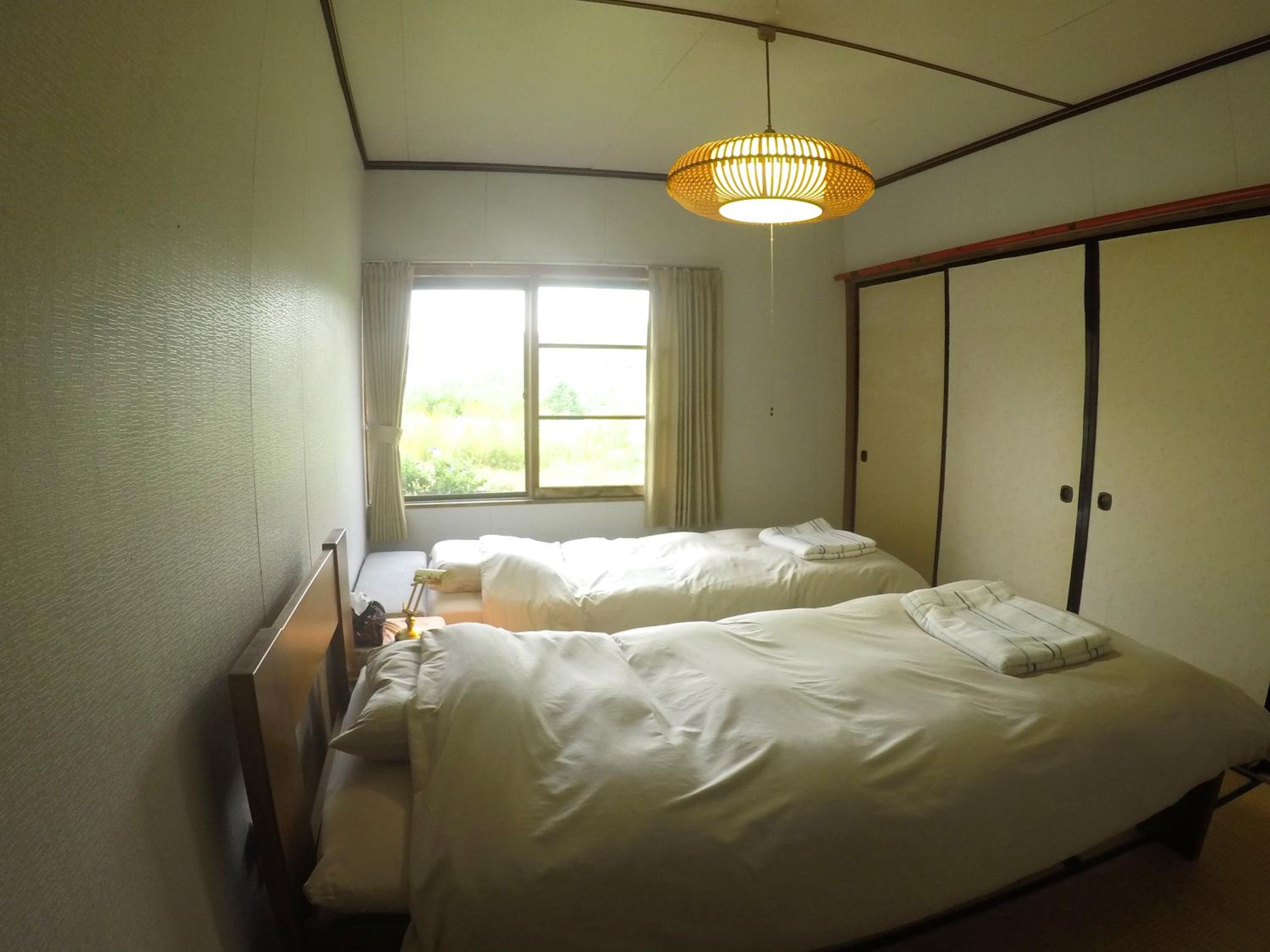 Quadruple Room with Private Bathroom - Photo 4