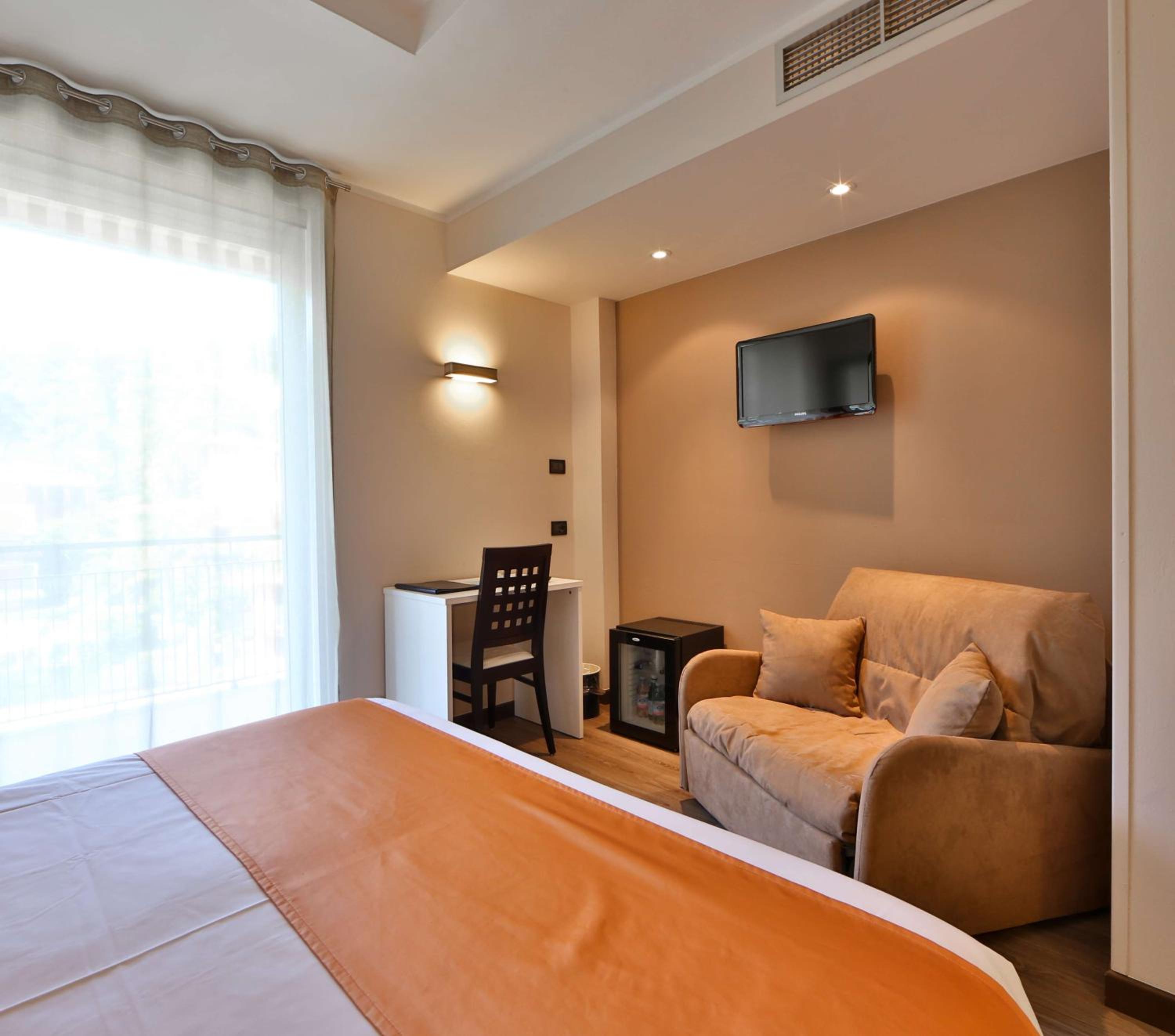 Queen Room with Balcony and Garden View - Photo 1
