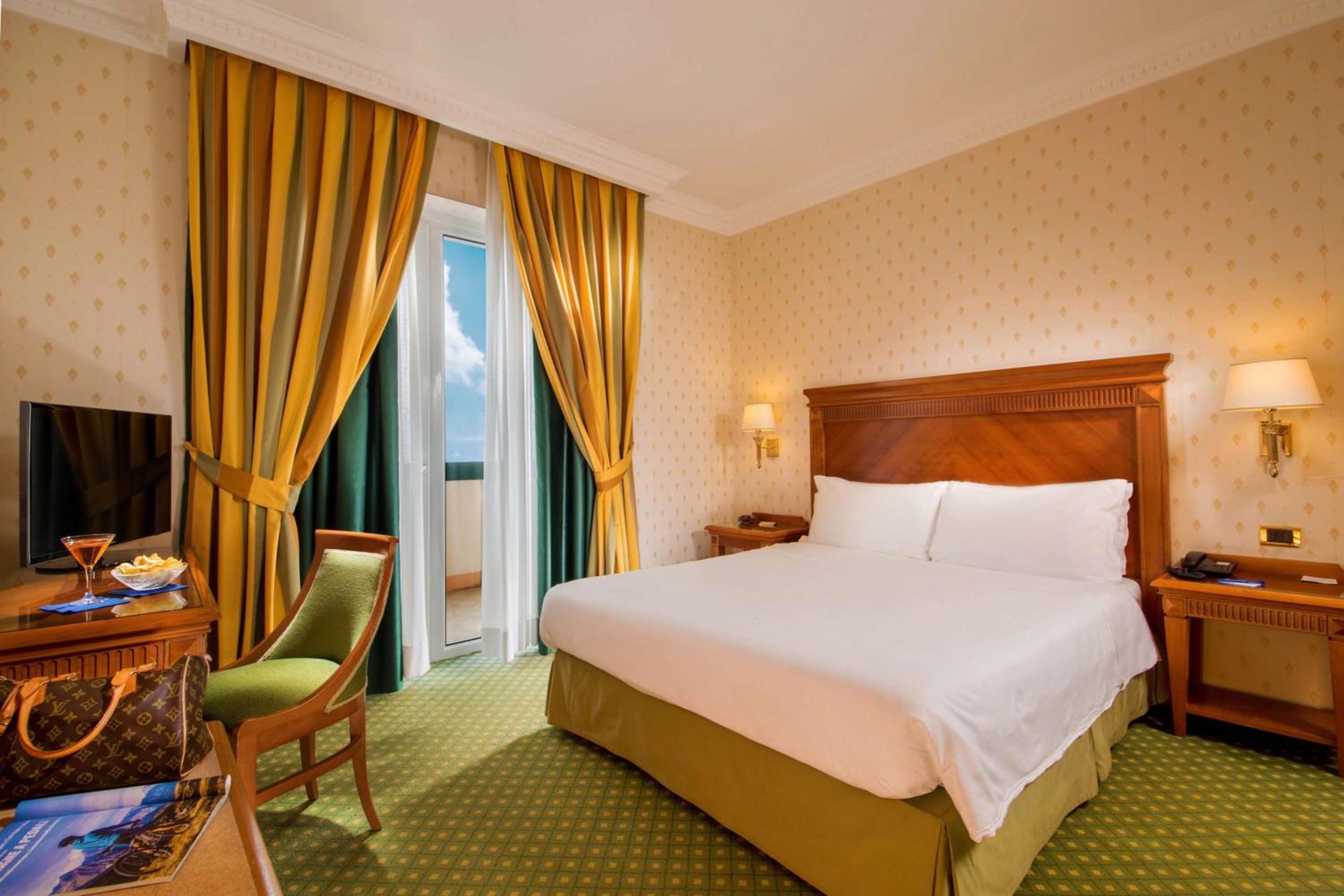 Standard Queen Room - Photo 5