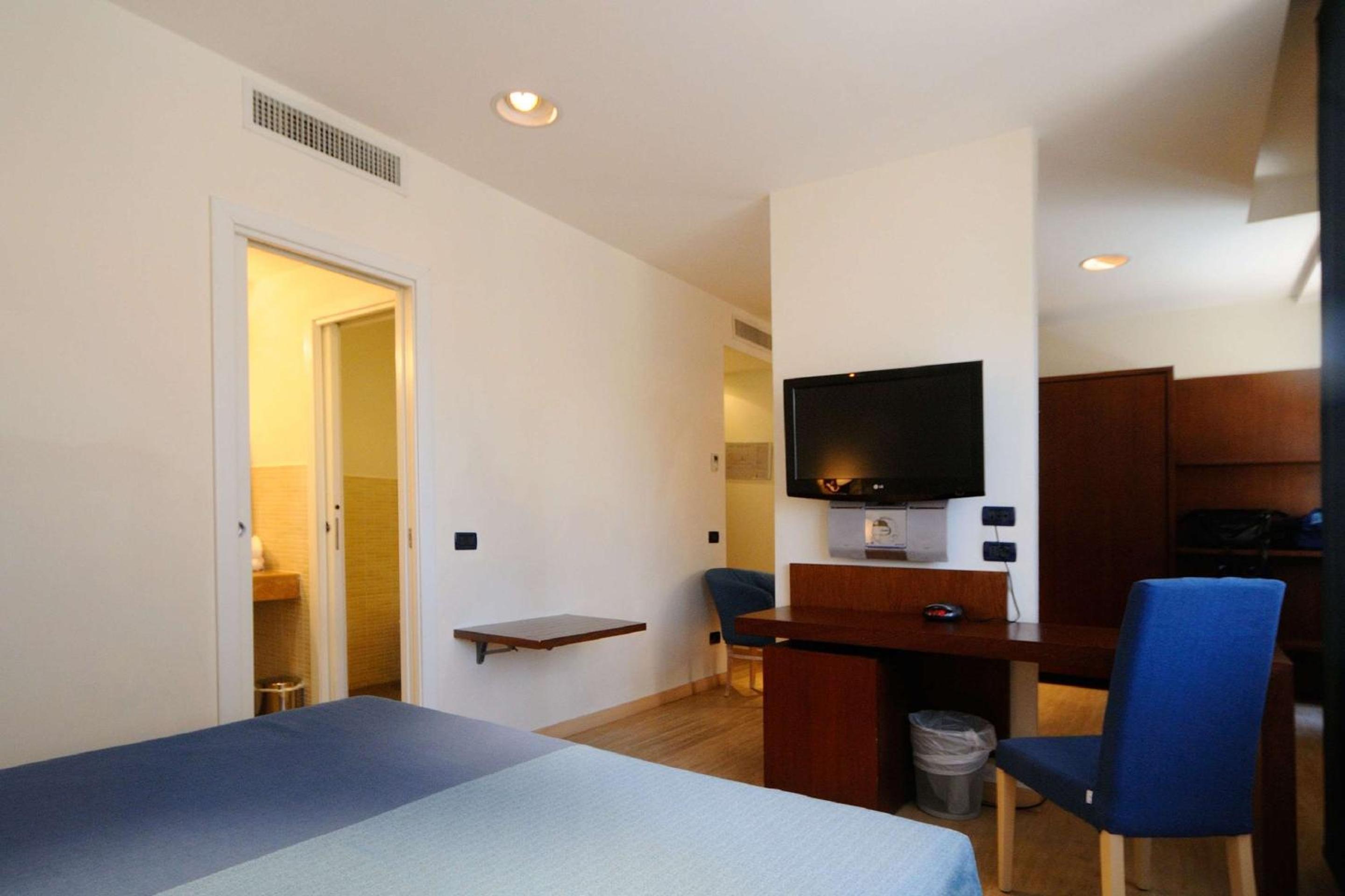 Quintuple Room thumbnail 6