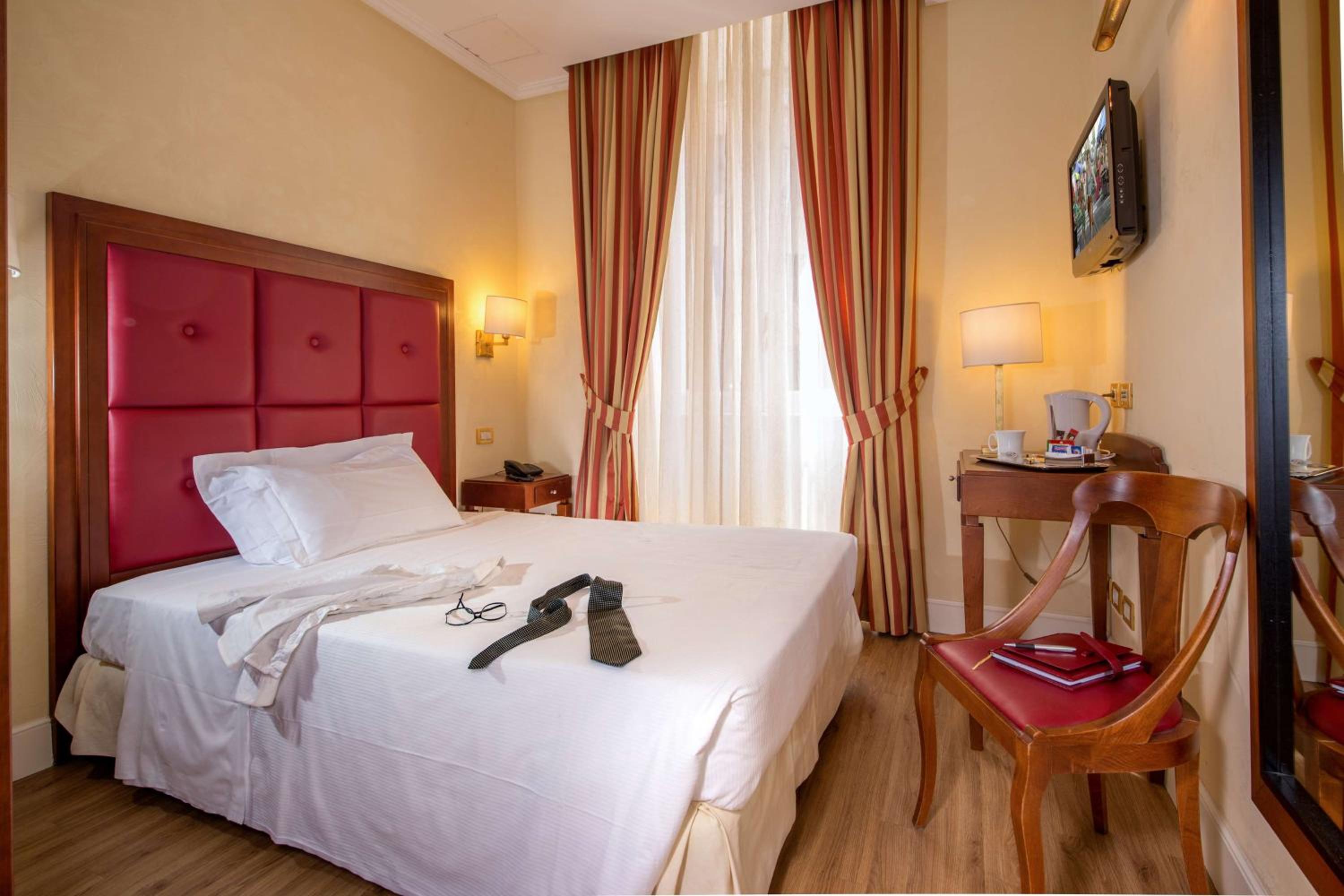Small Double Room with French Bed photo 1