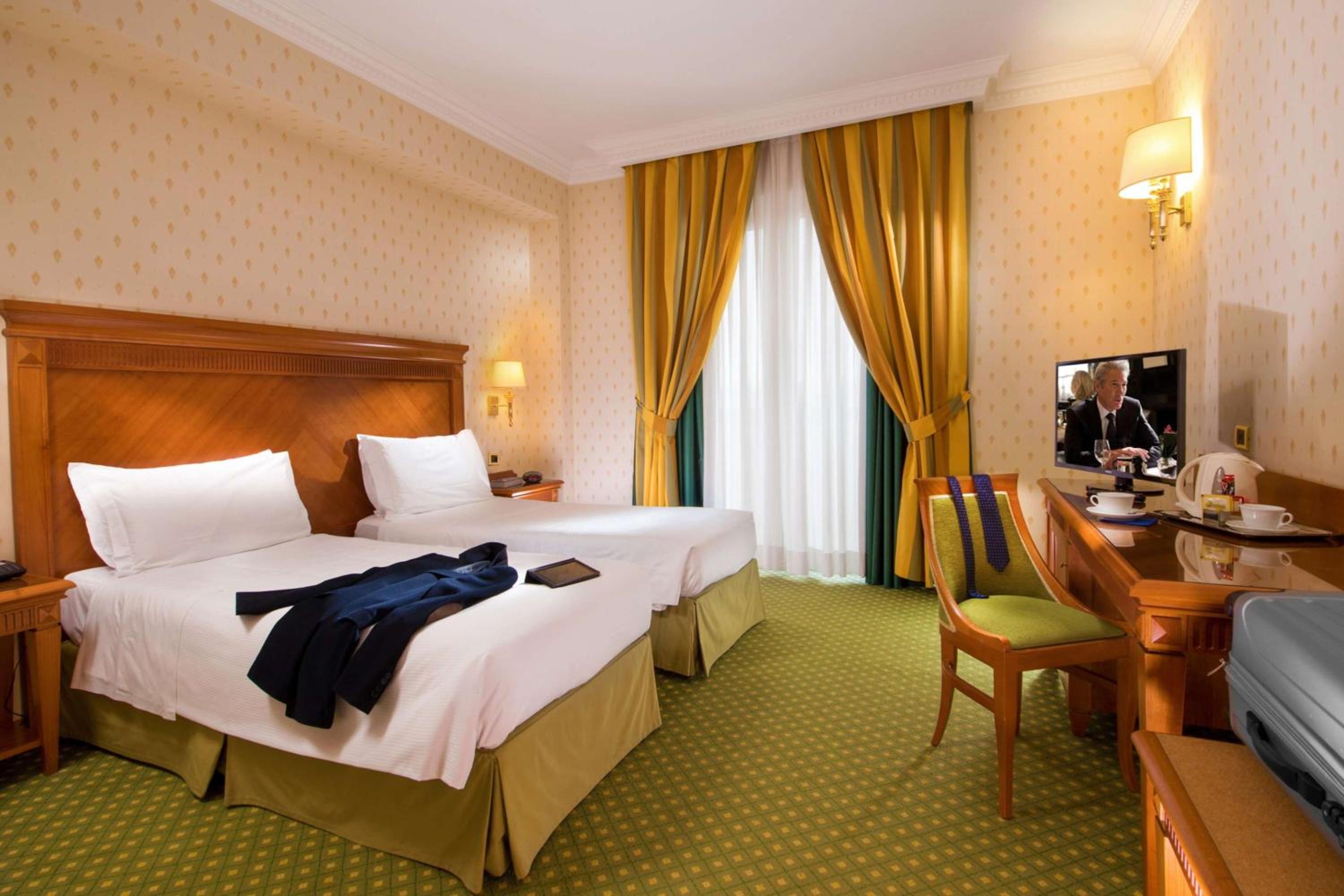 Standard Queen Room - Photo 6