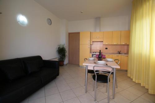 One-Bedroom Apartment (6 Adults) - Photo 13