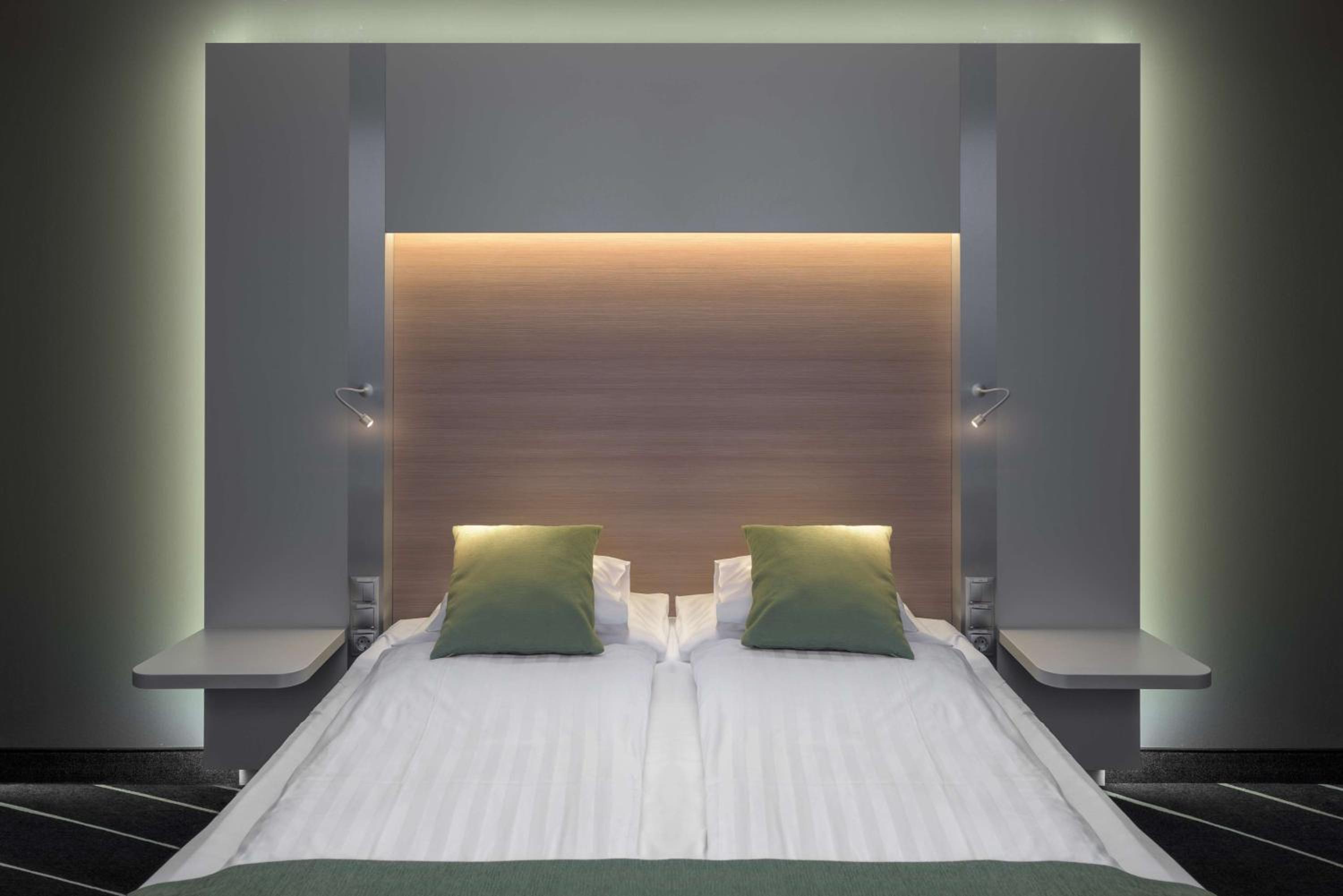 Twin Room with Two Single Beds - Non-Smoking photo 1