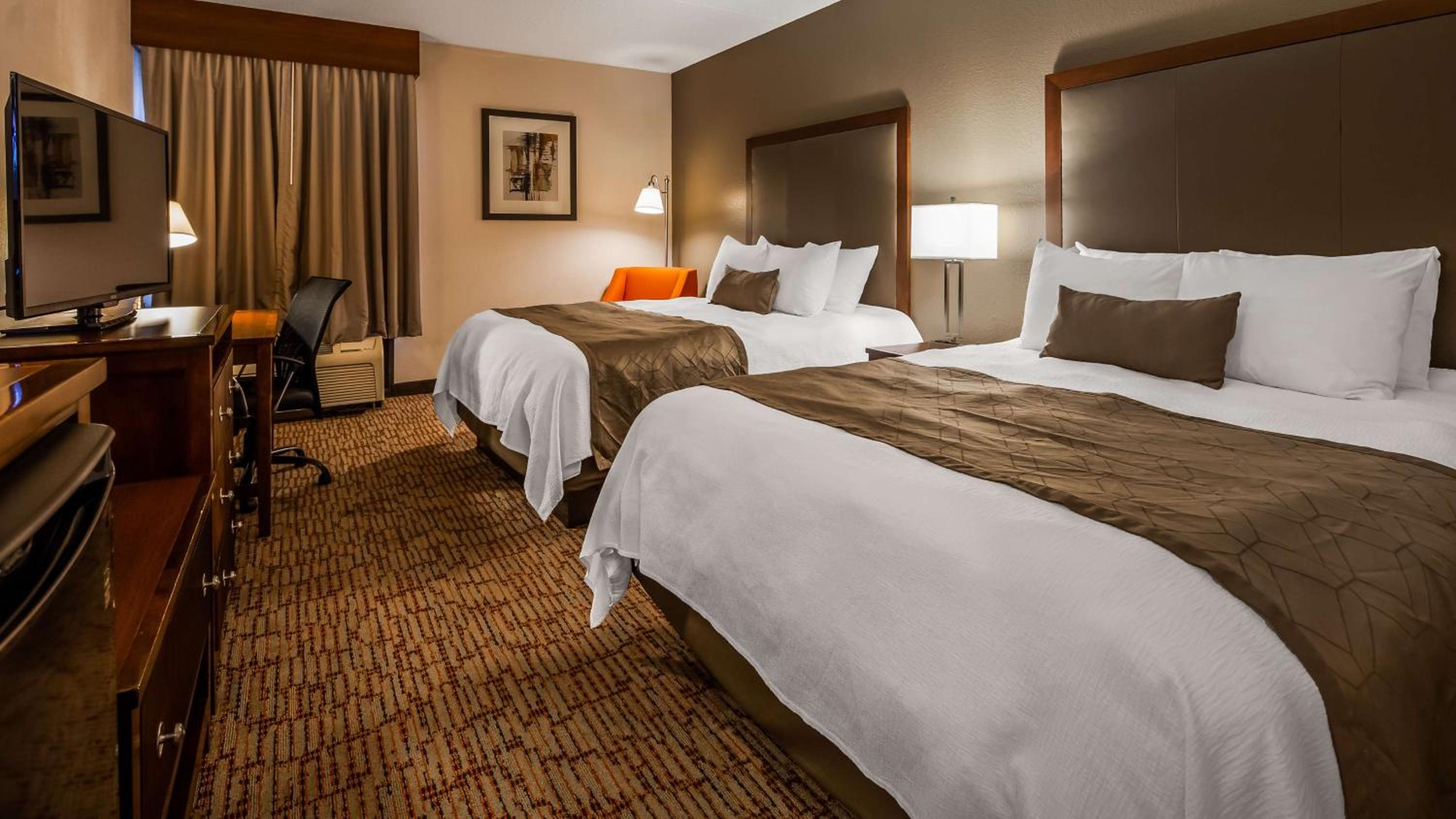 Queen Room with Two Queen Beds - Non-Smoking - Photo 3