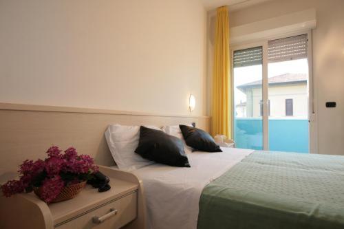 One-Bedroom Apartment (6 Adults) - Photo 12