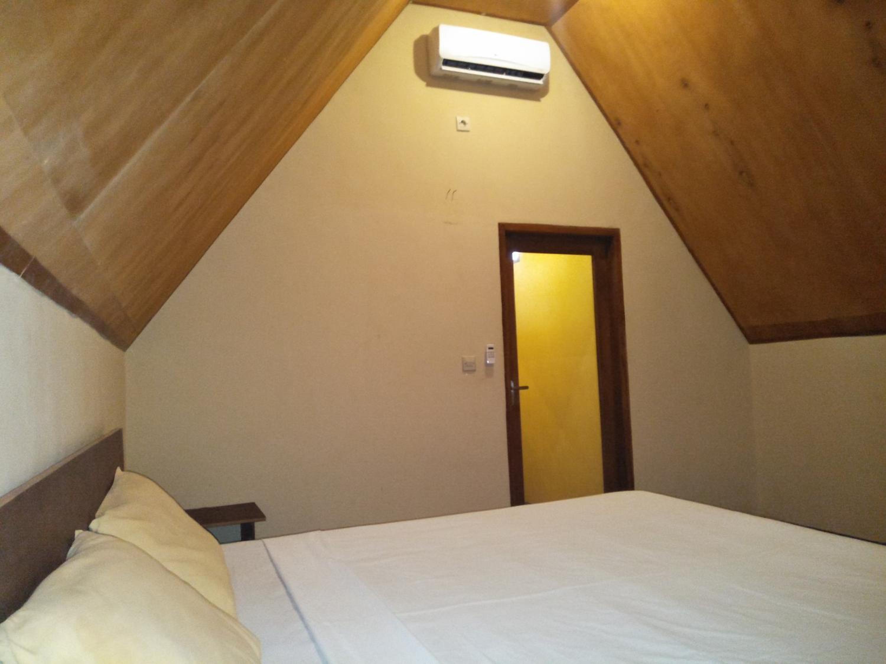 Double Room with Patio - Photo 11