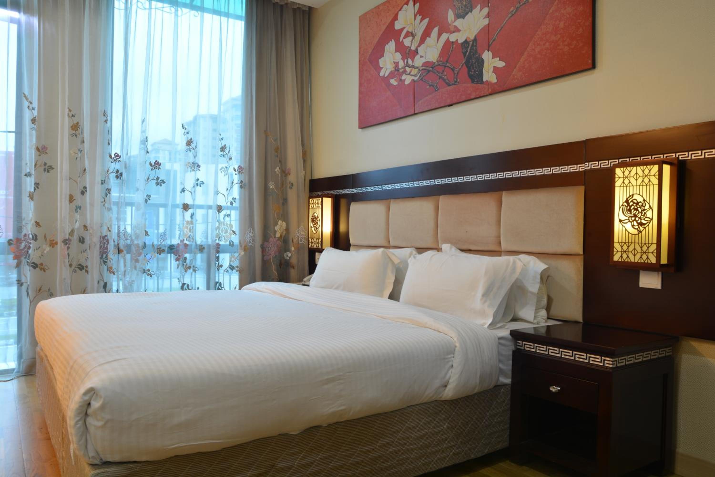Deluxe King Room - Photo 2