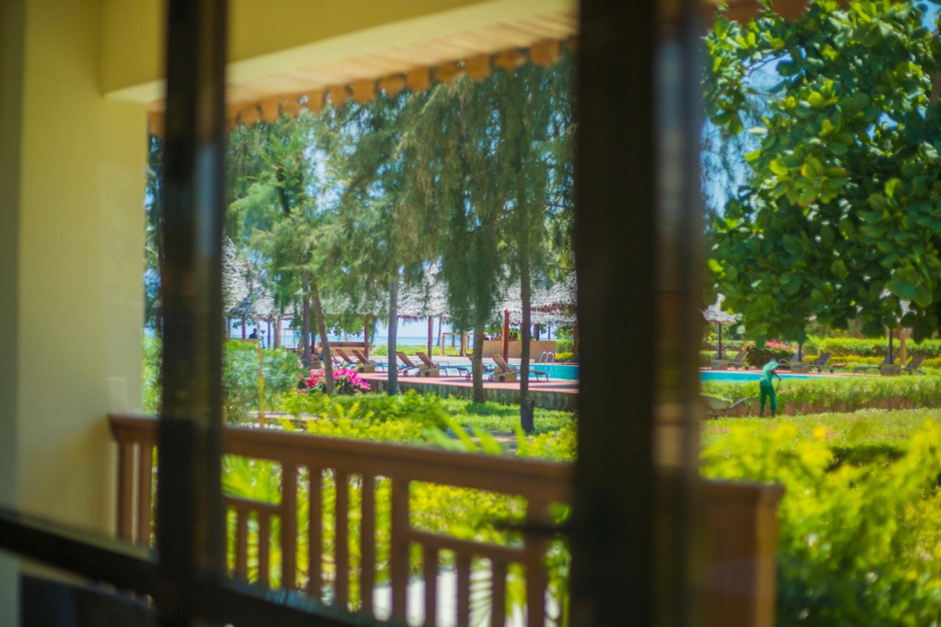 Deluxe Room with Garden View - Photo 20