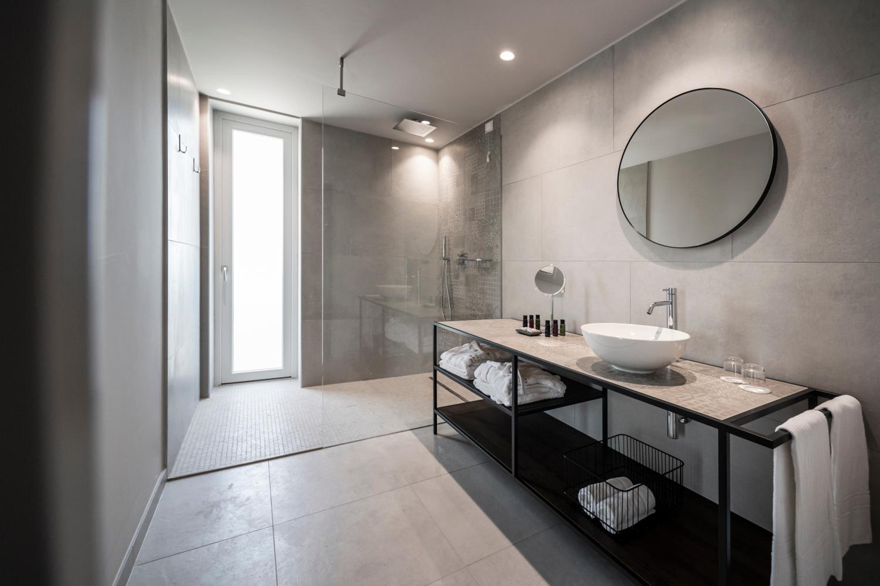 King Suite with Spa Bath photo 3
